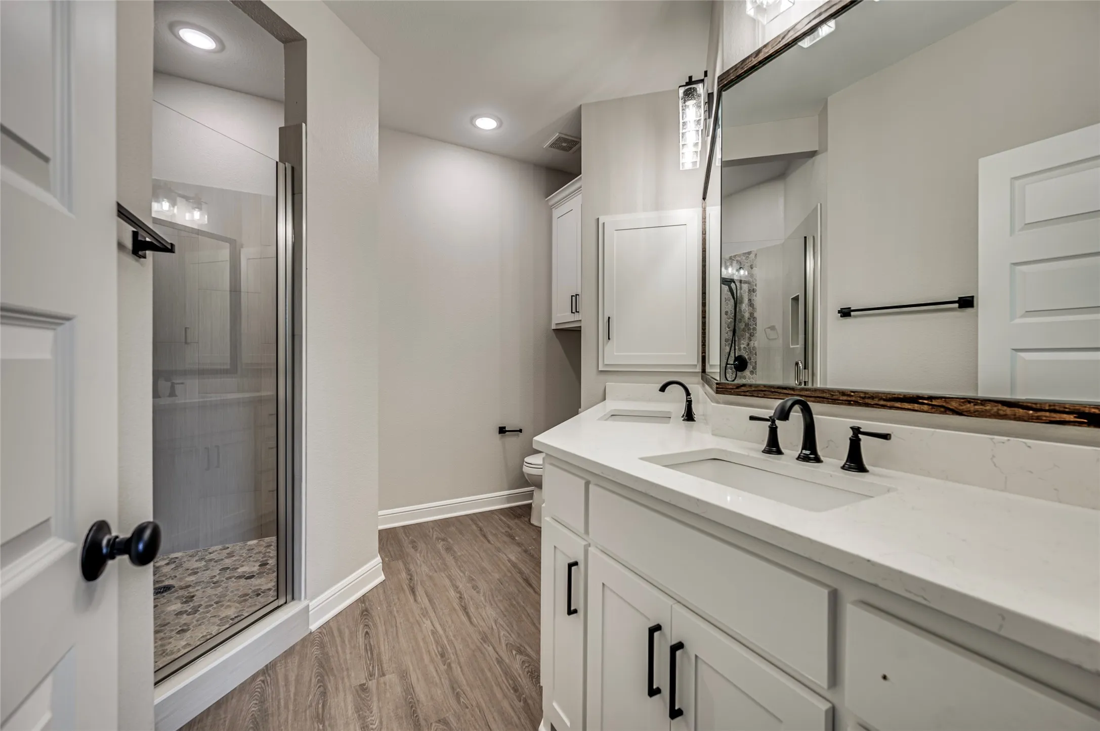 Townhouse For Rent in Ellis County , 8243 Heritage Glen Drive, Red Oak, Texas 75154, 3 Bedroom, 3 Bathroom, 1 Garage spaces, 1,940 Sqft, built in 2022, mls#21339156, Real Estate Agent in Red Oak, Homes For Rent in Ellis county, Homes For Rent in Red Oak, Realtor in Red Oak Texas, Real Estate Brokerage Independent Realty Texas, Luminita Cordes Realtor