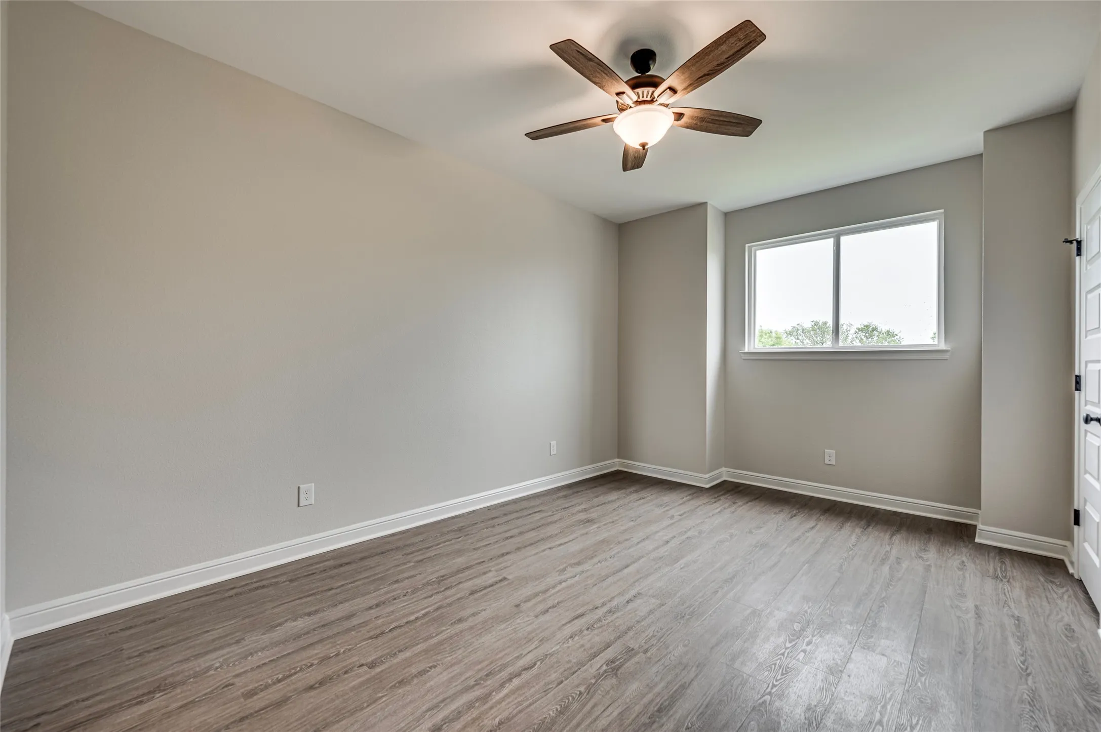 Townhouse For Rent in Ellis County , 8243 Heritage Glen Drive, Red Oak, Texas 75154, 3 Bedroom, 3 Bathroom, 1 Garage spaces, 1,940 Sqft, built in 2022, mls#21339156, Real Estate Agent in Red Oak, Homes For Rent in Ellis county, Homes For Rent in Red Oak, Realtor in Red Oak Texas, Real Estate Brokerage Independent Realty Texas, Luminita Cordes Realtor