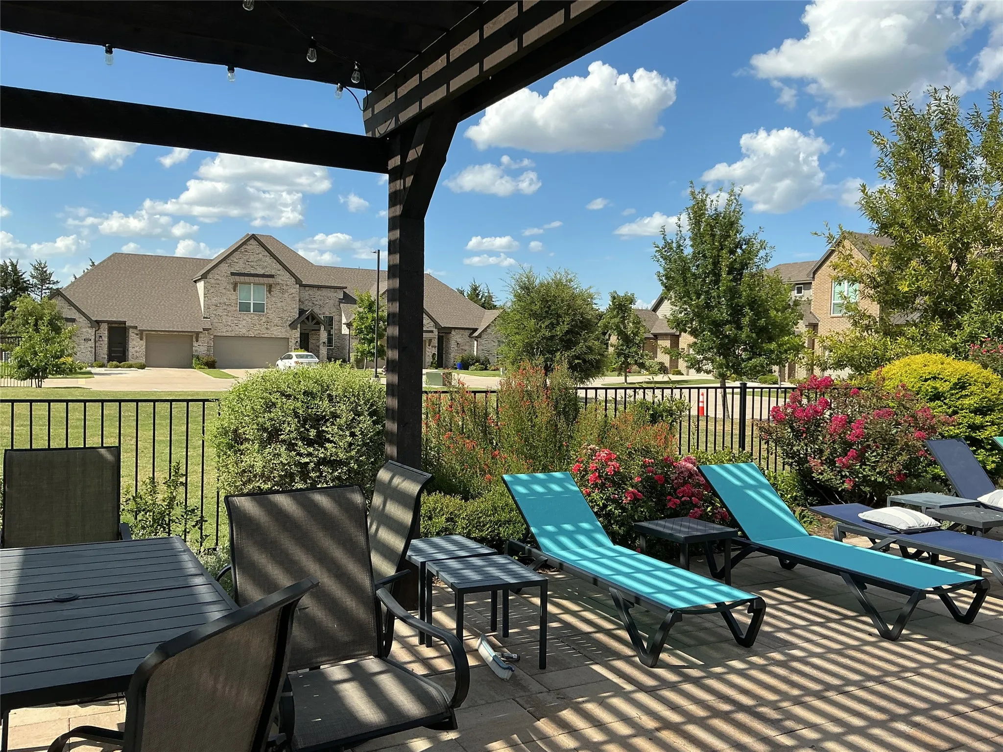 Townhouse For Rent in Ellis County , 8243 Heritage Glen Drive, Red Oak, Texas 75154, 3 Bedroom, 3 Bathroom, 1 Garage spaces, 1,940 Sqft, built in 2022, mls#21339156, Real Estate Agent in Red Oak, Homes For Rent in Ellis county, Homes For Rent in Red Oak, Realtor in Red Oak Texas, Real Estate Brokerage Independent Realty Texas, Luminita Cordes Realtor