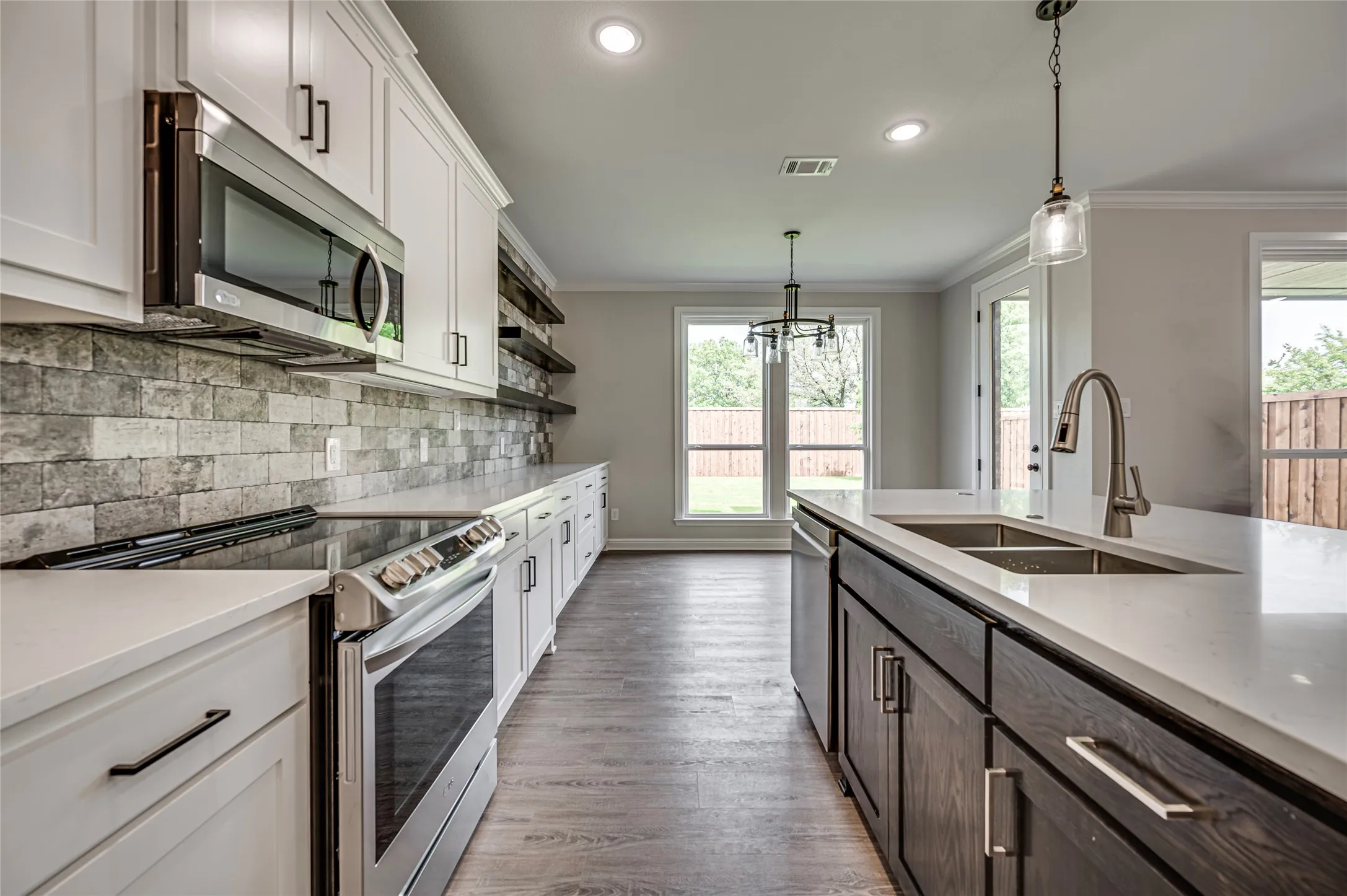 Townhouse For Rent in Ellis County , 8243 Heritage Glen Drive, Red Oak, Texas 75154, 3 Bedroom, 3 Bathroom, 1 Garage spaces, 1,940 Sqft, built in 2022, mls#21339156, Real Estate Agent in Red Oak, Homes For Rent in Ellis county, Homes For Rent in Red Oak, Realtor in Red Oak Texas, Real Estate Brokerage Independent Realty Texas, Luminita Cordes Realtor