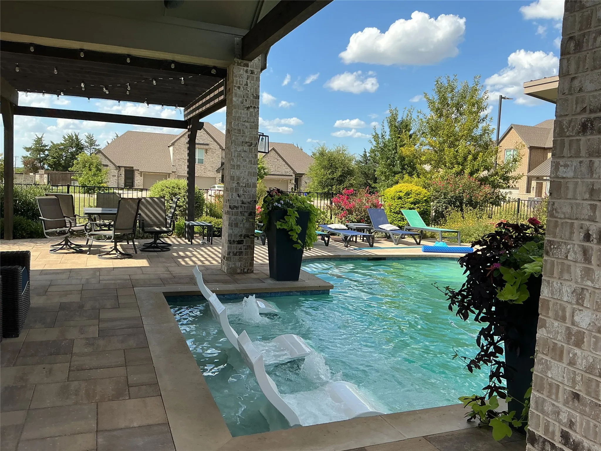 Townhouse For Rent in Ellis County , 8243 Heritage Glen Drive, Red Oak, Texas 75154, 3 Bedroom, 3 Bathroom, 1 Garage spaces, 1,940 Sqft, built in 2022, mls#21339156, Real Estate Agent in Red Oak, Homes For Rent in Ellis county, Homes For Rent in Red Oak, Realtor in Red Oak Texas, Real Estate Brokerage Independent Realty Texas, Luminita Cordes Realtor