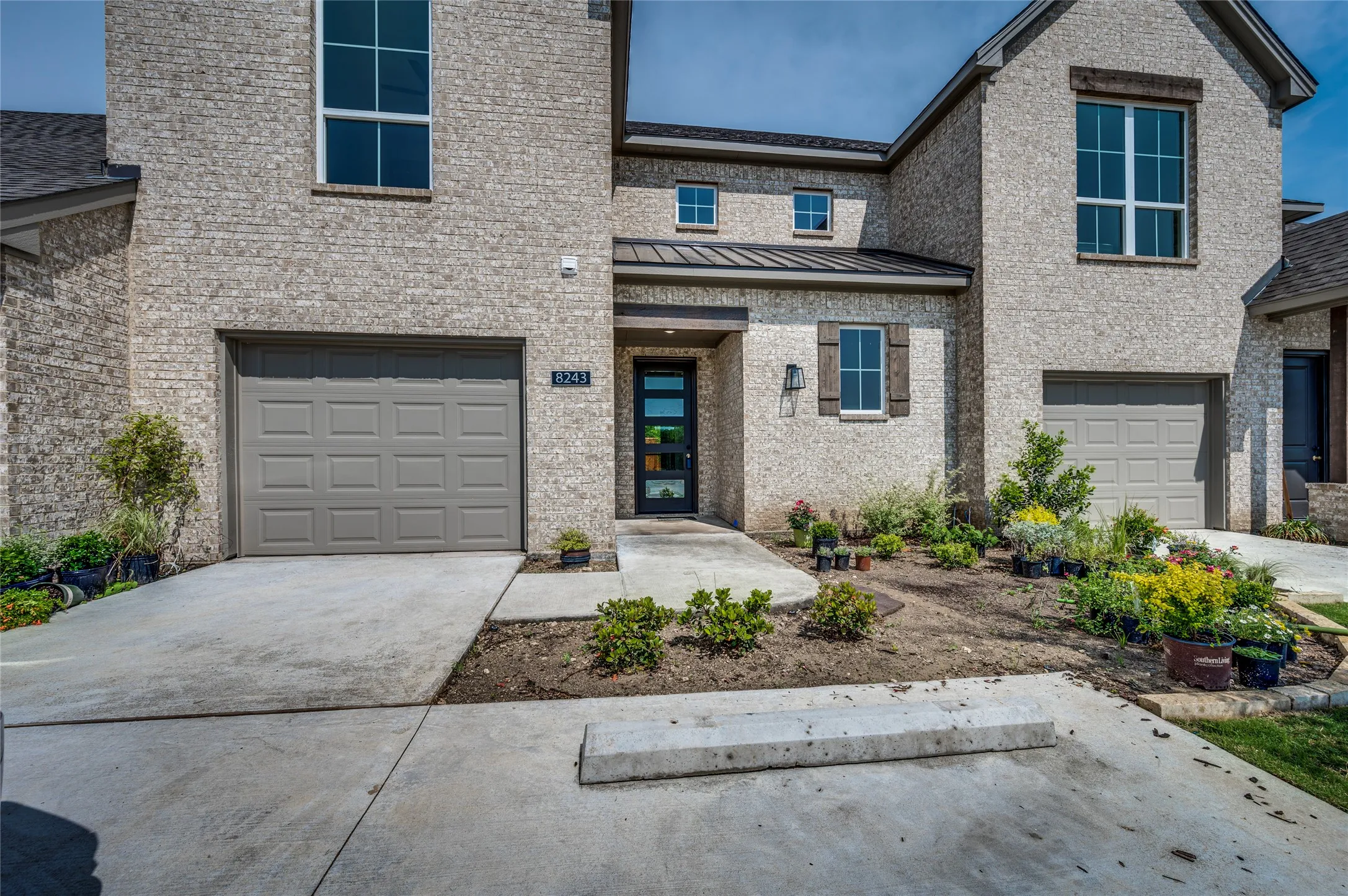 Townhouse For Rent in Ellis County , 8243 Heritage Glen Drive, Red Oak, Texas 75154, 3 Bedroom, 3 Bathroom, 1 Garage spaces, 1,940 Sqft, built in 2022, mls#21339156, Real Estate Agent in Red Oak, Homes For Rent in Ellis county, Homes For Rent in Red Oak, Realtor in Red Oak Texas, Real Estate Brokerage Independent Realty Texas, Luminita Cordes Realtor