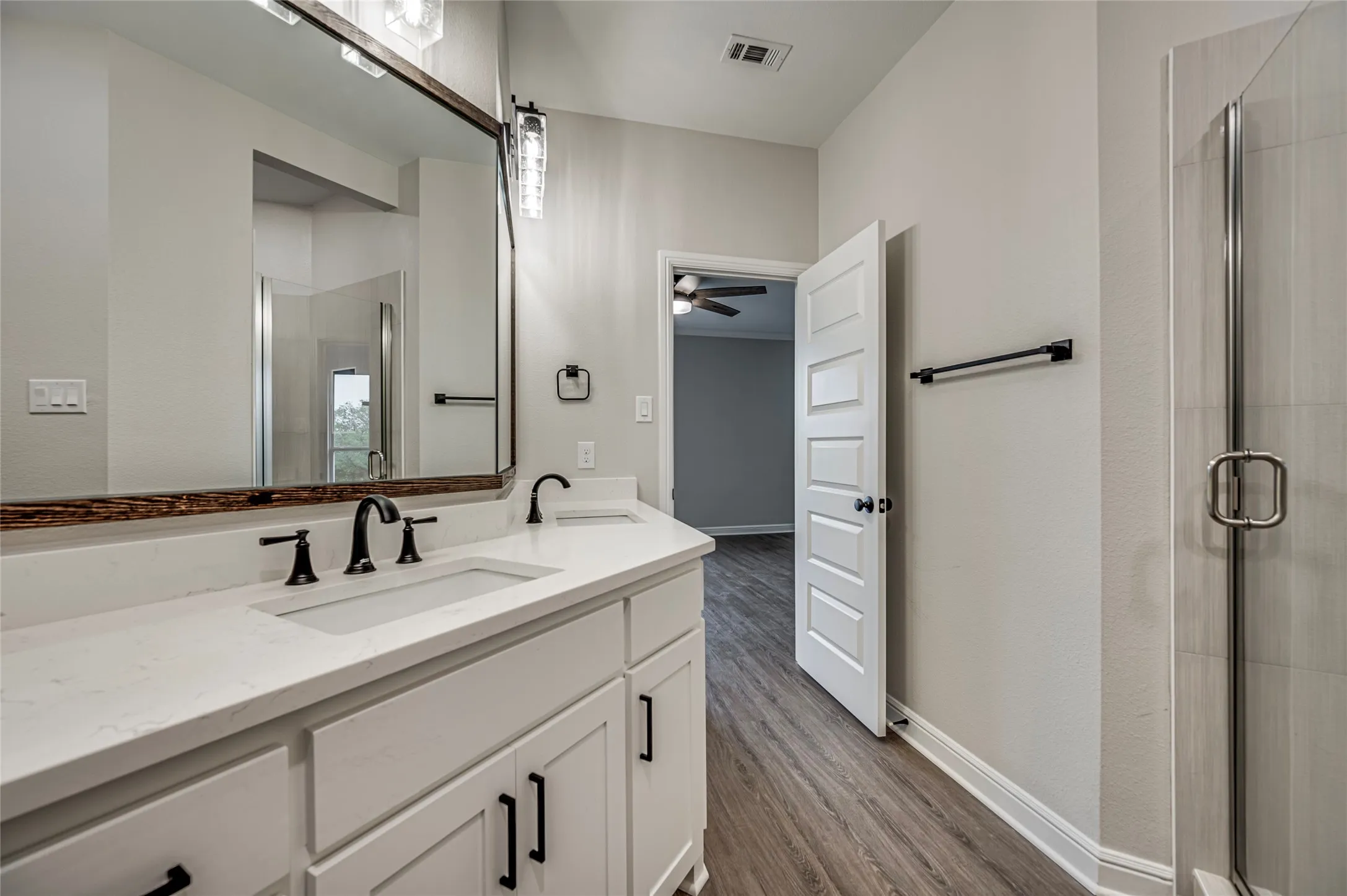 Townhouse For Rent in Ellis County , 8243 Heritage Glen Drive, Red Oak, Texas 75154, 3 Bedroom, 3 Bathroom, 1 Garage spaces, 1,940 Sqft, built in 2022, mls#21339156, Real Estate Agent in Red Oak, Homes For Rent in Ellis county, Homes For Rent in Red Oak, Realtor in Red Oak Texas, Real Estate Brokerage Independent Realty Texas, Luminita Cordes Realtor