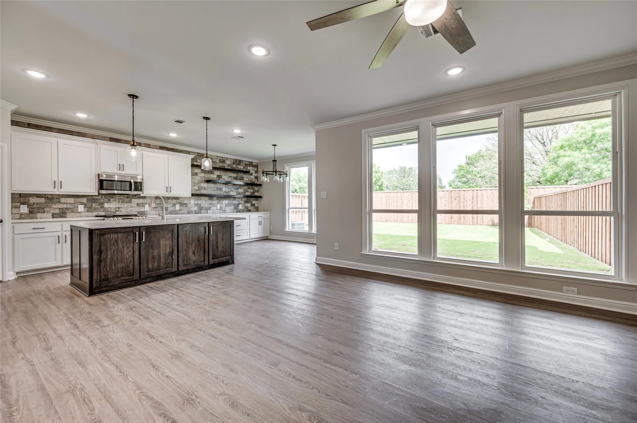 Townhouse For Rent in Ellis County , 8243 Heritage Glen Drive, Red Oak, Texas 75154, 3 Bedroom, 3 Bathroom, 1 Garage spaces, 1,940 Sqft, built in 2022, mls#21339156, Real Estate Agent in Red Oak, Homes For Rent in Ellis county, Homes For Rent in Red Oak, Realtor in Red Oak Texas, Real Estate Brokerage Independent Realty Texas, Luminita Cordes Realtor