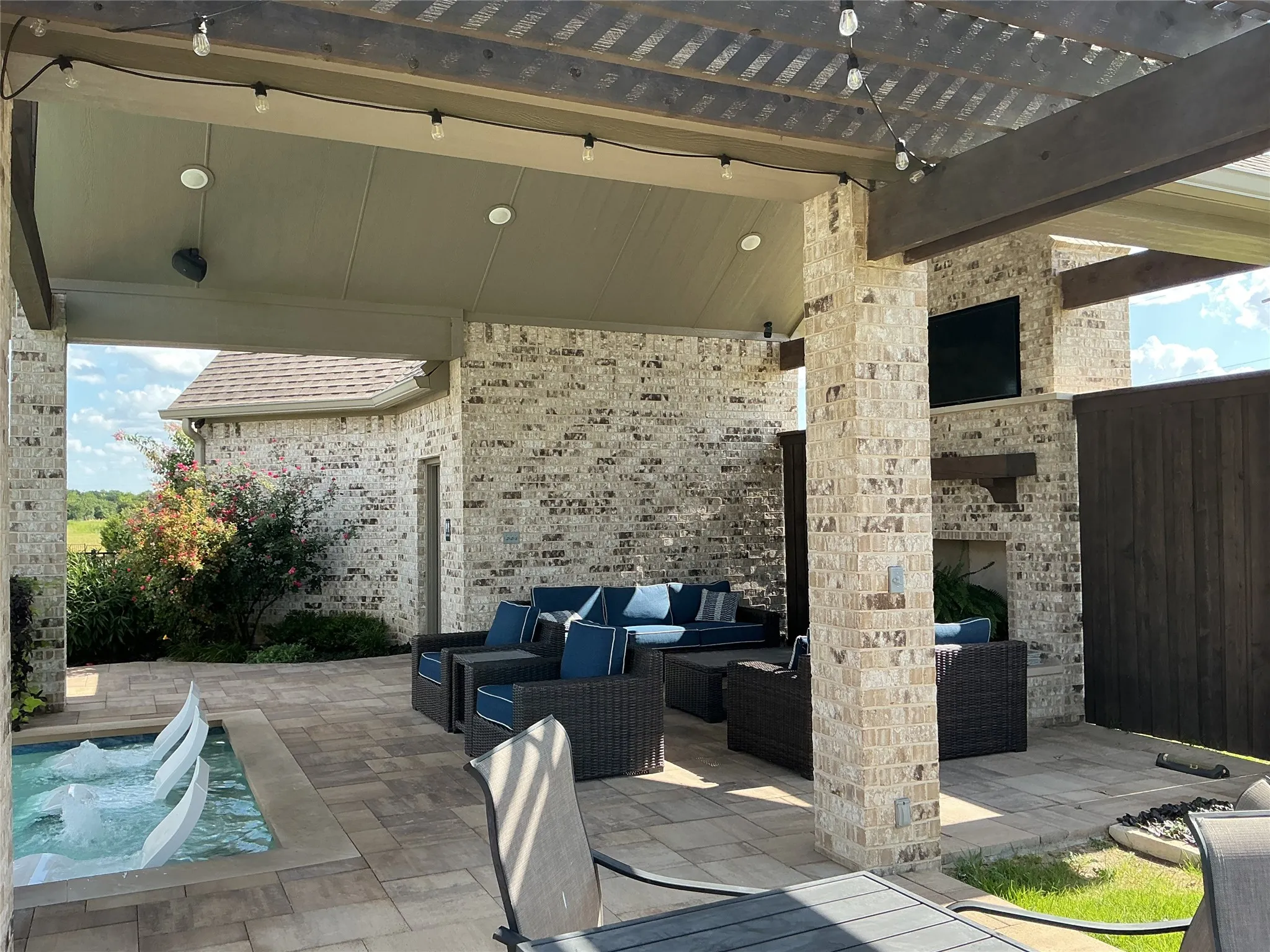 Townhouse For Rent in Ellis County , 8243 Heritage Glen Drive, Red Oak, Texas 75154, 3 Bedroom, 3 Bathroom, 1 Garage spaces, 1,940 Sqft, built in 2022, mls#21339156, Real Estate Agent in Red Oak, Homes For Rent in Ellis county, Homes For Rent in Red Oak, Realtor in Red Oak Texas, Real Estate Brokerage Independent Realty Texas, Luminita Cordes Realtor