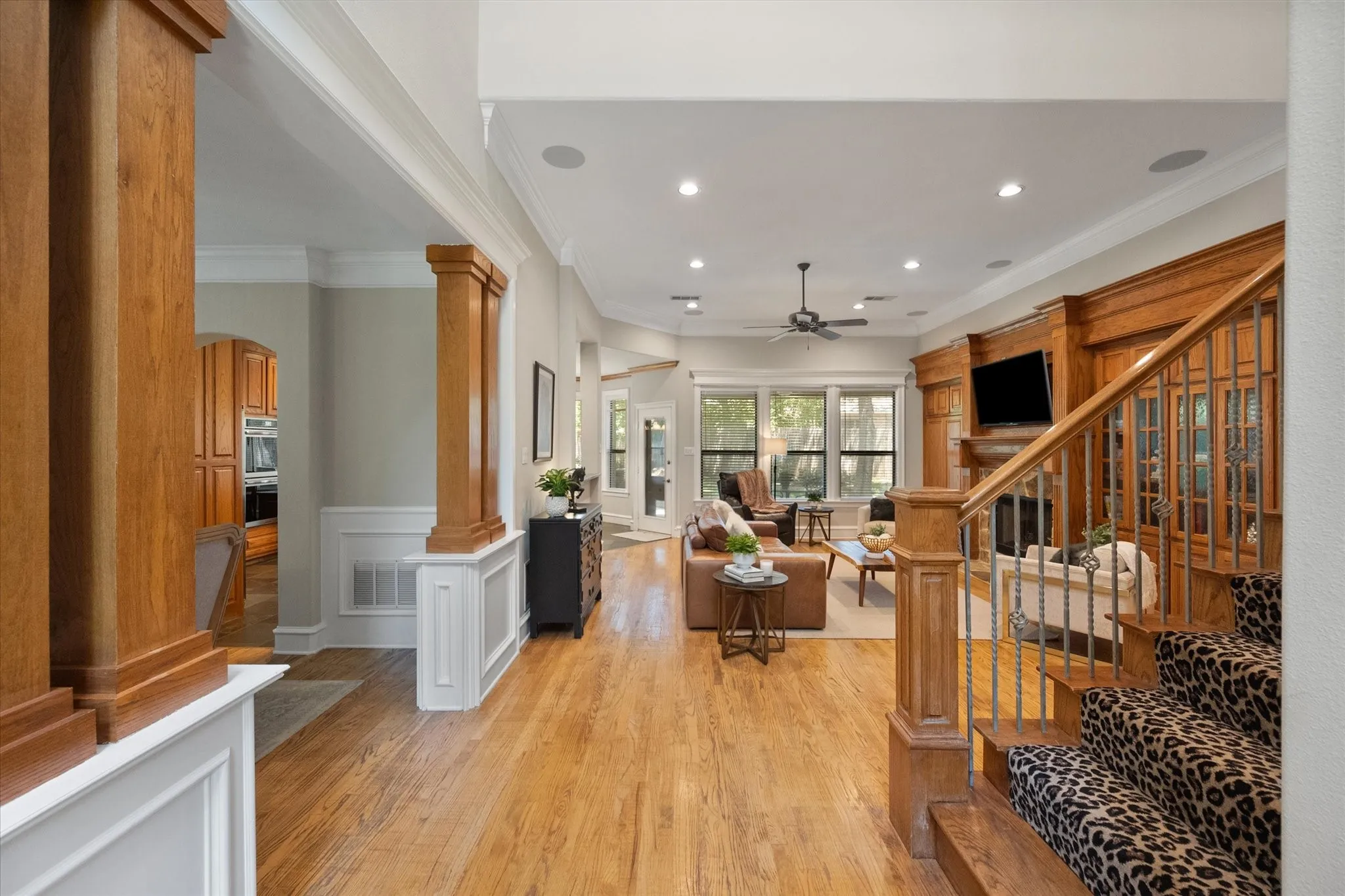 Single Family Residence For Sale in Tarrant County , 2111 Castle View Road, Mansfield, Texas 76063, 4 Bedroom, 4 Bathroom, 2 Garage spaces, 3,158 Sqft, built in 2000, mls#21339290, Real Estate Agent in Mansfield, Homes For Sale in Tarrant county, Homes For Sale in Mansfield, Realtor in Mansfield Texas, Real Estate Brokerage Independent Realty Texas, Luminita Cordes Realtor