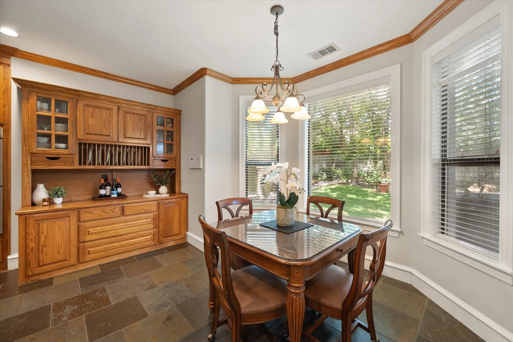 Single Family Residence For Sale in Tarrant County , 2111 Castle View Road, Mansfield, Texas 76063, 4 Bedroom, 4 Bathroom, 2 Garage spaces, 3,158 Sqft, built in 2000, mls#21339290, Real Estate Agent in Mansfield, Homes For Sale in Tarrant county, Homes For Sale in Mansfield, Realtor in Mansfield Texas, Real Estate Brokerage Independent Realty Texas, Luminita Cordes Realtor