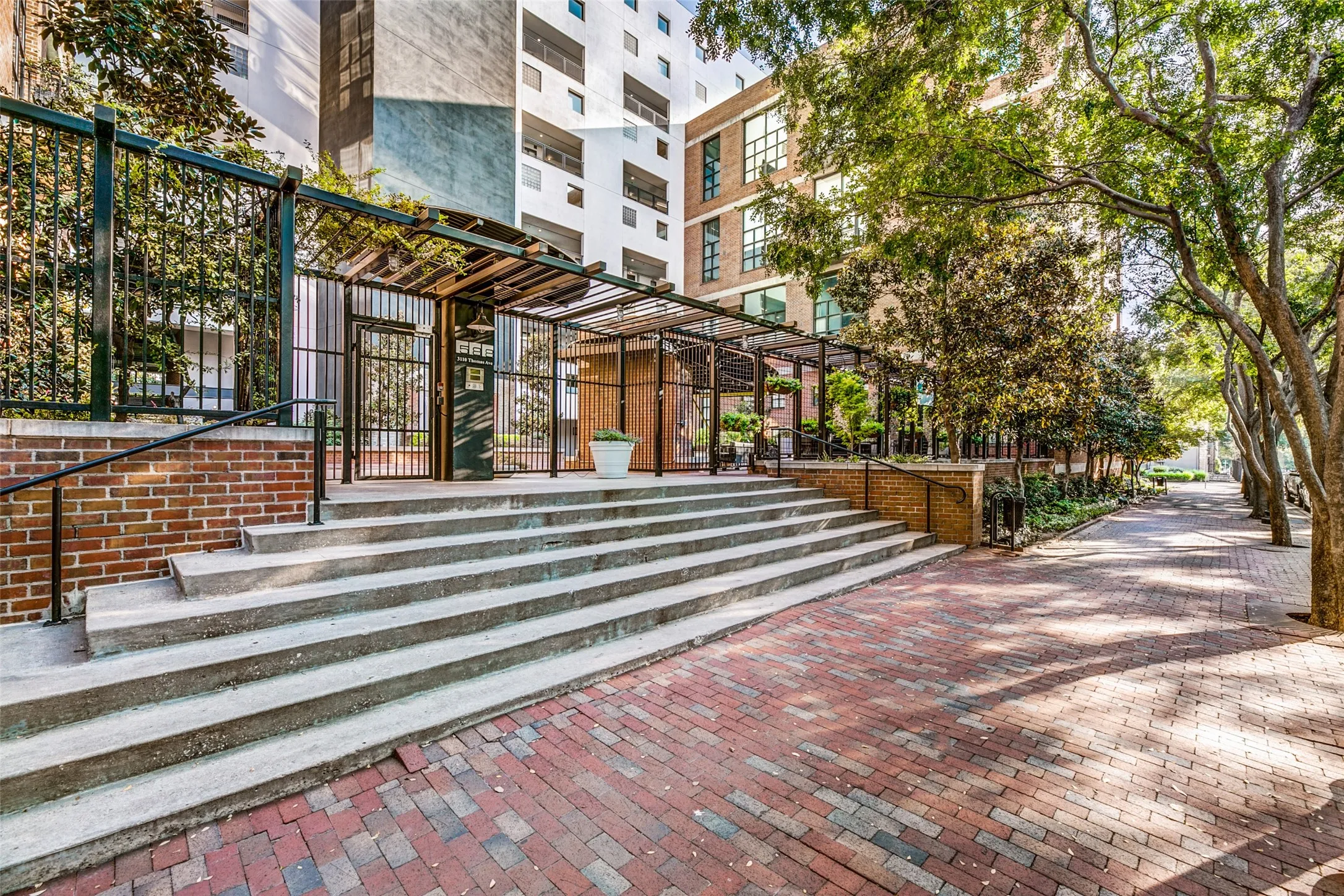 Condominium For Sale in Dallas County , 3110 Thomas Avenue 109, Dallas, Texas 75204, 1 Bedroom, 2 Bathroom, 1 Garage spaces, 914 Sqft, built in 1998, mls#21341532, Real Estate Agent in Dallas, Homes For Sale in Dallas county, Homes For Sale in Dallas, Realtor in Dallas Texas, Real Estate Brokerage Independent Realty Texas, Luminita Cordes Realtor