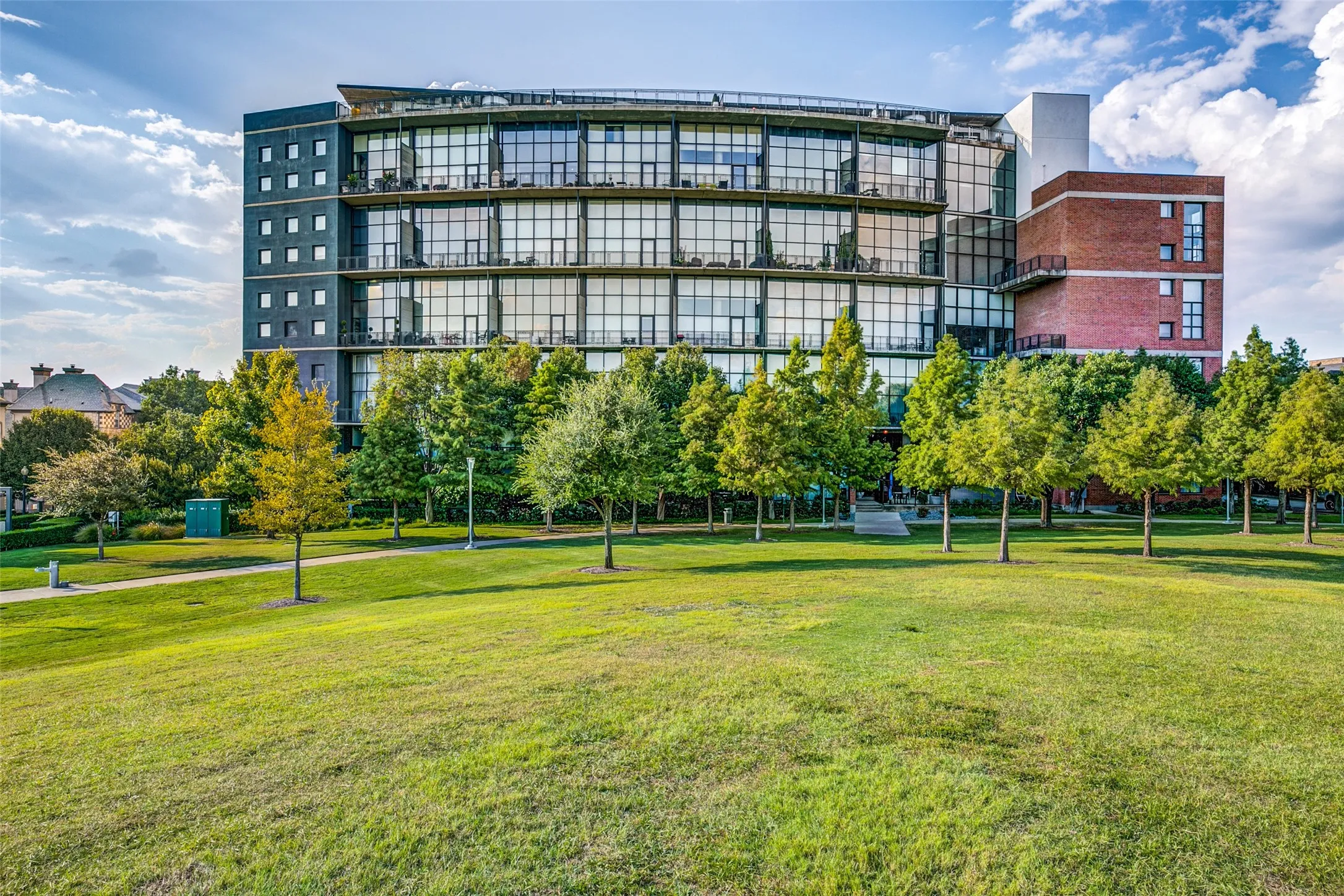 Condominium For Sale in Dallas County , 3110 Thomas Avenue 109, Dallas, Texas 75204, 1 Bedroom, 2 Bathroom, 1 Garage spaces, 914 Sqft, built in 1998, mls#21341532, Real Estate Agent in Dallas, Homes For Sale in Dallas county, Homes For Sale in Dallas, Realtor in Dallas Texas, Real Estate Brokerage Independent Realty Texas, Luminita Cordes Realtor