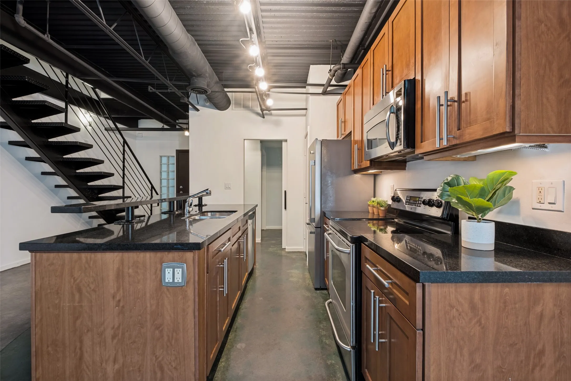 Condominium For Sale in Dallas County , 3110 Thomas Avenue 109, Dallas, Texas 75204, 1 Bedroom, 2 Bathroom, 1 Garage spaces, 914 Sqft, built in 1998, mls#21341532, Real Estate Agent in Dallas, Homes For Sale in Dallas county, Homes For Sale in Dallas, Realtor in Dallas Texas, Real Estate Brokerage Independent Realty Texas, Luminita Cordes Realtor