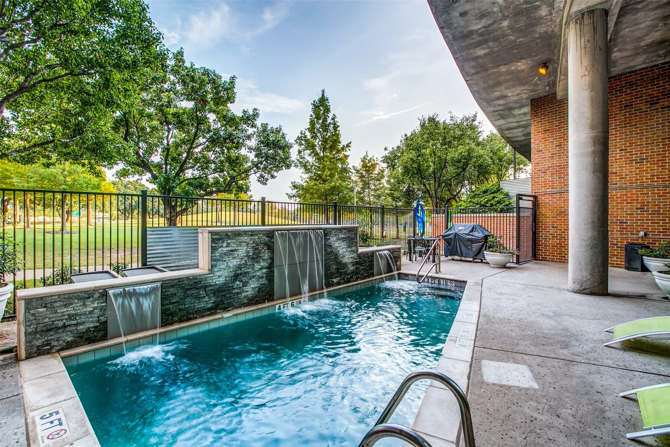 Condominium For Sale in Dallas County , 3110 Thomas Avenue 109, Dallas, Texas 75204, 1 Bedroom, 2 Bathroom, 1 Garage spaces, 914 Sqft, built in 1998, mls#21341532, Real Estate Agent in Dallas, Homes For Sale in Dallas county, Homes For Sale in Dallas, Realtor in Dallas Texas, Real Estate Brokerage Independent Realty Texas, Luminita Cordes Realtor