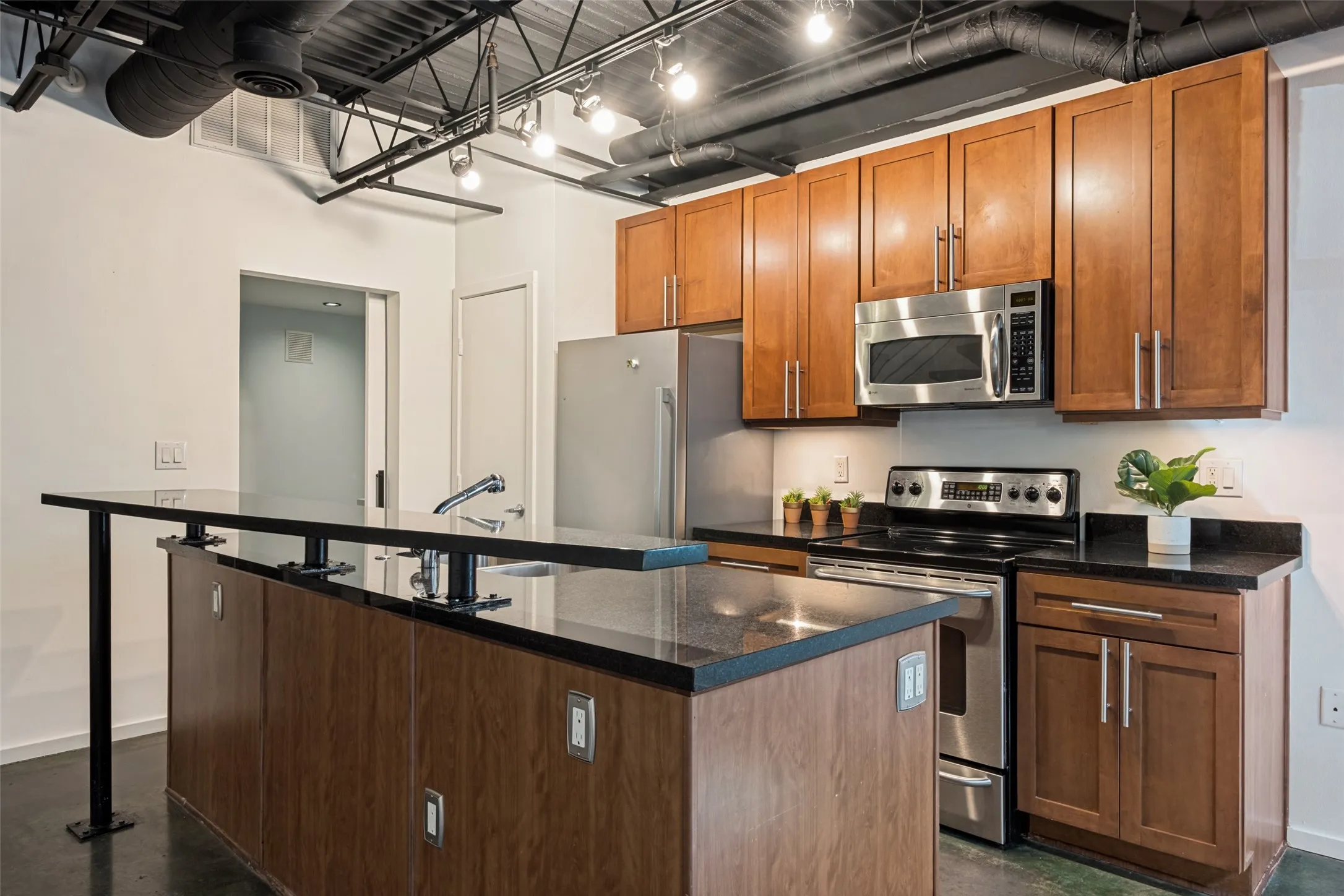 Condominium For Sale in Dallas County , 3110 Thomas Avenue 109, Dallas, Texas 75204, 1 Bedroom, 2 Bathroom, 1 Garage spaces, 914 Sqft, built in 1998, mls#21341532, Real Estate Agent in Dallas, Homes For Sale in Dallas county, Homes For Sale in Dallas, Realtor in Dallas Texas, Real Estate Brokerage Independent Realty Texas, Luminita Cordes Realtor