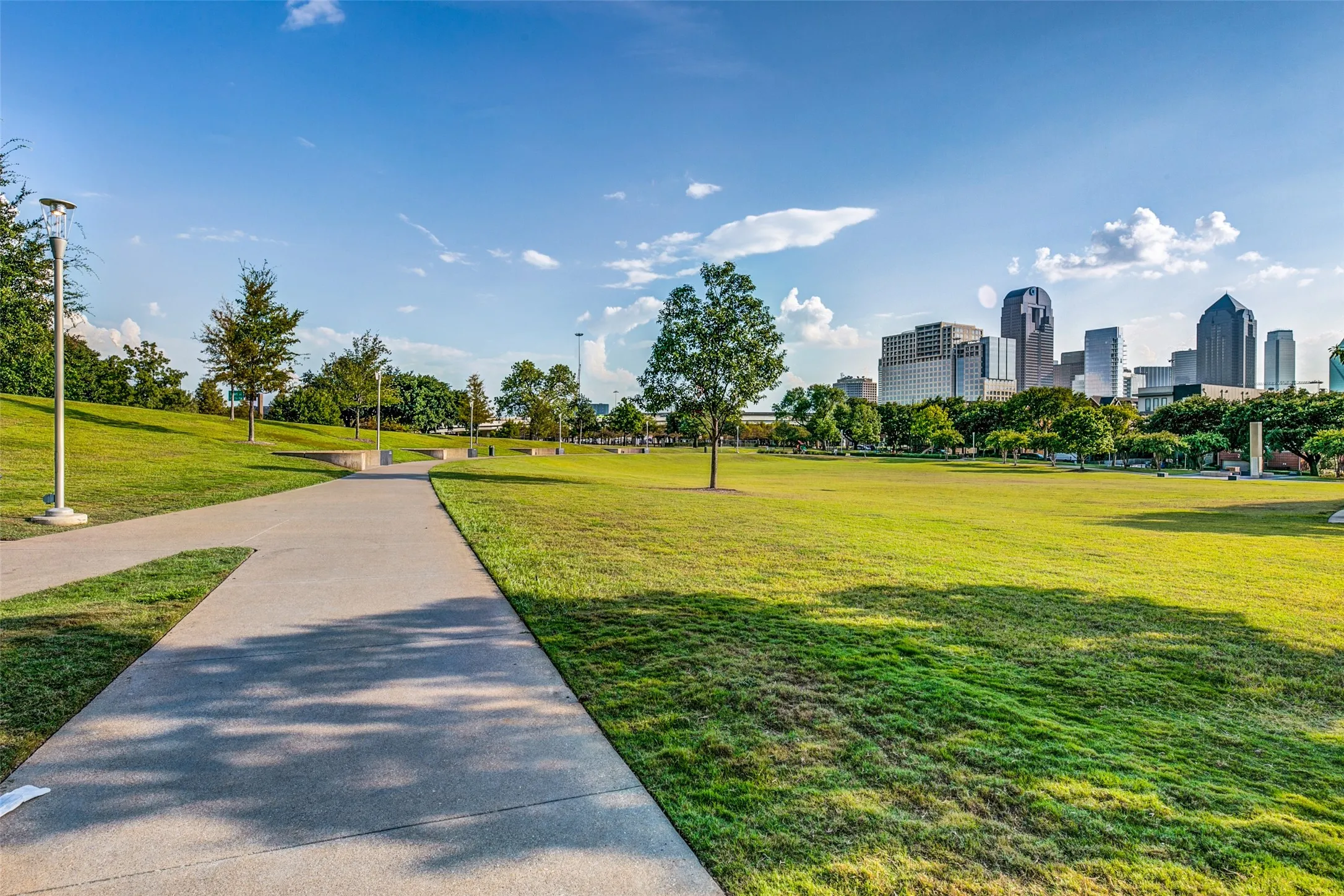 Condominium For Sale in Dallas County , 3110 Thomas Avenue 109, Dallas, Texas 75204, 1 Bedroom, 2 Bathroom, 1 Garage spaces, 914 Sqft, built in 1998, mls#21341532, Real Estate Agent in Dallas, Homes For Sale in Dallas county, Homes For Sale in Dallas, Realtor in Dallas Texas, Real Estate Brokerage Independent Realty Texas, Luminita Cordes Realtor