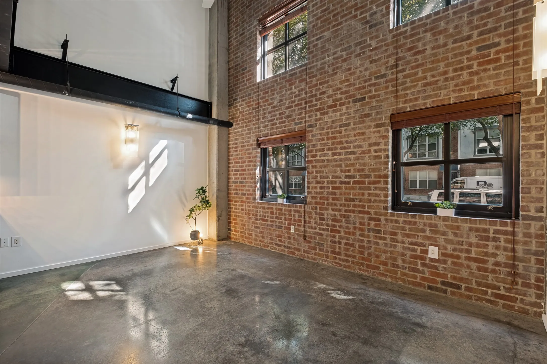 Condominium For Sale in Dallas County , 3110 Thomas Avenue 109, Dallas, Texas 75204, 1 Bedroom, 2 Bathroom, 1 Garage spaces, 914 Sqft, built in 1998, mls#21341532, Real Estate Agent in Dallas, Homes For Sale in Dallas county, Homes For Sale in Dallas, Realtor in Dallas Texas, Real Estate Brokerage Independent Realty Texas, Luminita Cordes Realtor