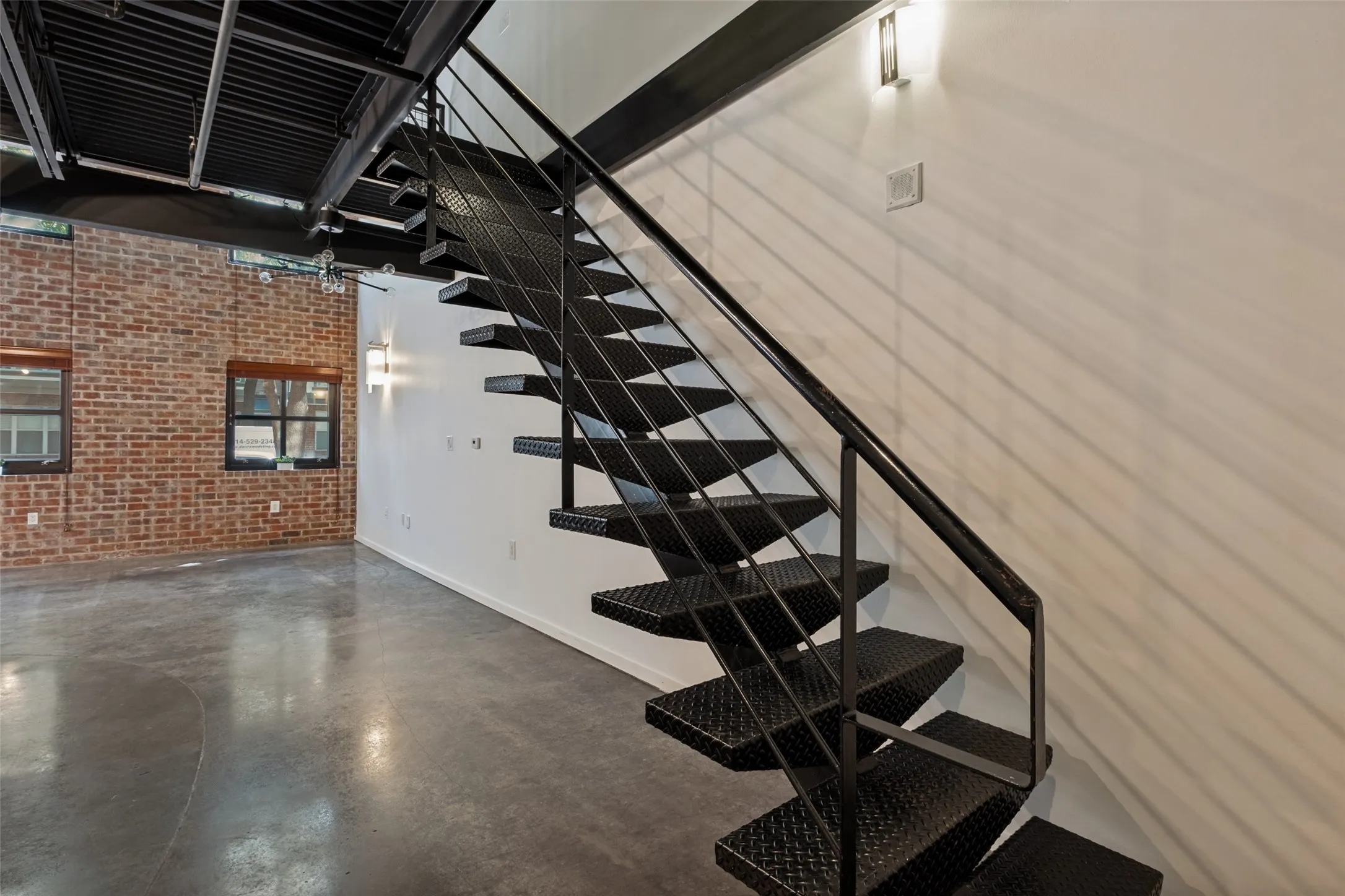 Condominium For Sale in Dallas County , 3110 Thomas Avenue 109, Dallas, Texas 75204, 1 Bedroom, 2 Bathroom, 1 Garage spaces, 914 Sqft, built in 1998, mls#21341532, Real Estate Agent in Dallas, Homes For Sale in Dallas county, Homes For Sale in Dallas, Realtor in Dallas Texas, Real Estate Brokerage Independent Realty Texas, Luminita Cordes Realtor
