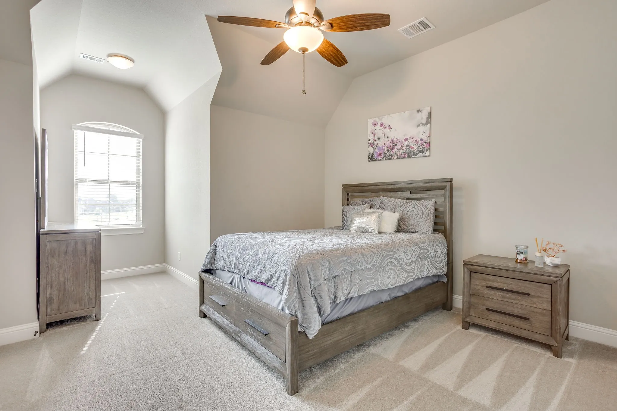 Single Family Residence For Sale in Ellis County , 651 Bandera Drive, Waxahachie, Texas 75167, 6 Bedroom, 4 Bathroom, 4 Garage spaces, 5,888 Sqft, built in 2020, mls#21336198, Real Estate Agent in Waxahachie, Homes For Sale in Ellis county, Homes For Sale in Waxahachie, Realtor in Waxahachie Texas, Real Estate Brokerage Independent Realty Texas, Luminita Cordes Realtor