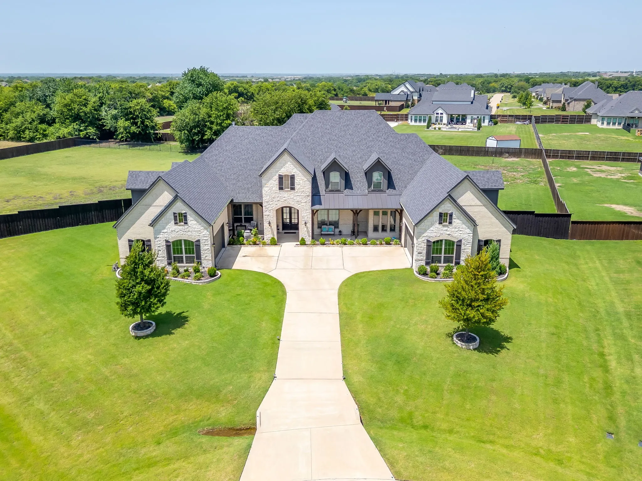 Single Family Residence For Sale in Ellis County , 651 Bandera Drive, Waxahachie, Texas 75167, 6 Bedroom, 4 Bathroom, 4 Garage spaces, 5,888 Sqft, built in 2020, mls#21336198, Real Estate Agent in Waxahachie, Homes For Sale in Ellis county, Homes For Sale in Waxahachie, Realtor in Waxahachie Texas, Real Estate Brokerage Independent Realty Texas, Luminita Cordes Realtor
