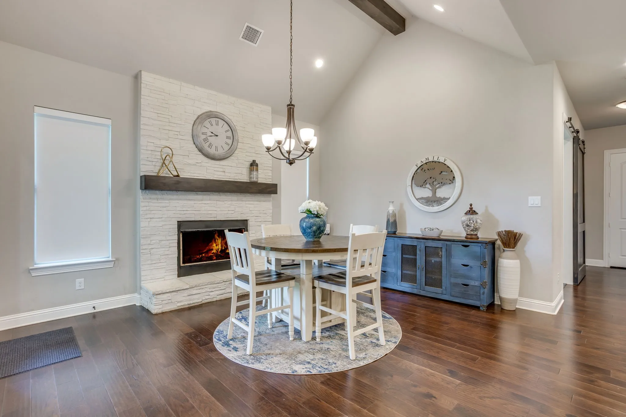 Single Family Residence For Sale in Ellis County , 651 Bandera Drive, Waxahachie, Texas 75167, 6 Bedroom, 4 Bathroom, 4 Garage spaces, 5,888 Sqft, built in 2020, mls#21336198, Real Estate Agent in Waxahachie, Homes For Sale in Ellis county, Homes For Sale in Waxahachie, Realtor in Waxahachie Texas, Real Estate Brokerage Independent Realty Texas, Luminita Cordes Realtor