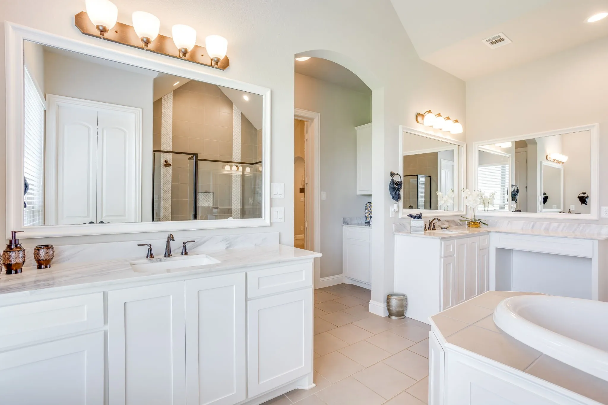 Single Family Residence For Sale in Ellis County , 651 Bandera Drive, Waxahachie, Texas 75167, 6 Bedroom, 4 Bathroom, 4 Garage spaces, 5,888 Sqft, built in 2020, mls#21336198, Real Estate Agent in Waxahachie, Homes For Sale in Ellis county, Homes For Sale in Waxahachie, Realtor in Waxahachie Texas, Real Estate Brokerage Independent Realty Texas, Luminita Cordes Realtor