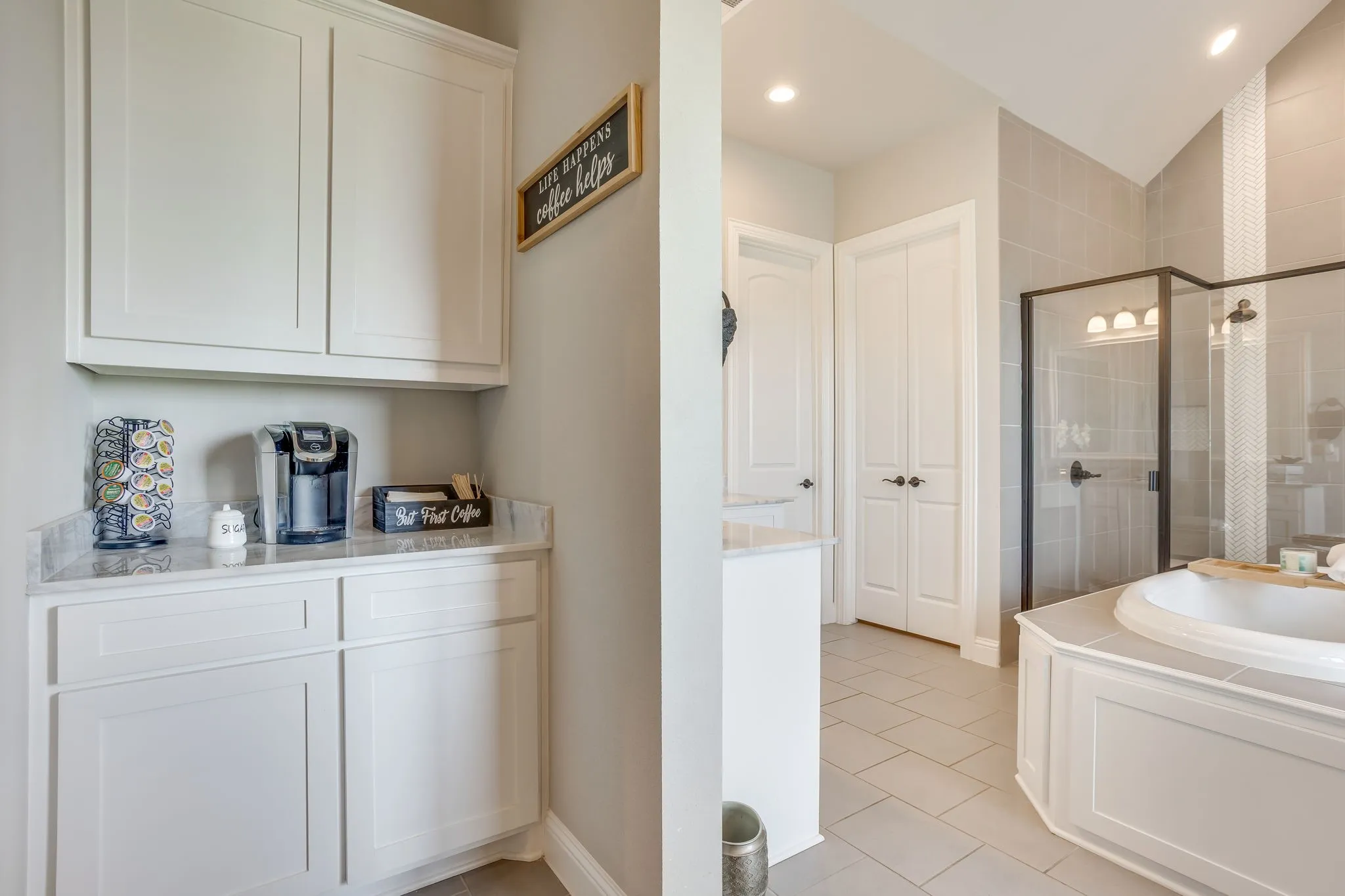 Single Family Residence For Sale in Ellis County , 651 Bandera Drive, Waxahachie, Texas 75167, 6 Bedroom, 4 Bathroom, 4 Garage spaces, 5,888 Sqft, built in 2020, mls#21336198, Real Estate Agent in Waxahachie, Homes For Sale in Ellis county, Homes For Sale in Waxahachie, Realtor in Waxahachie Texas, Real Estate Brokerage Independent Realty Texas, Luminita Cordes Realtor