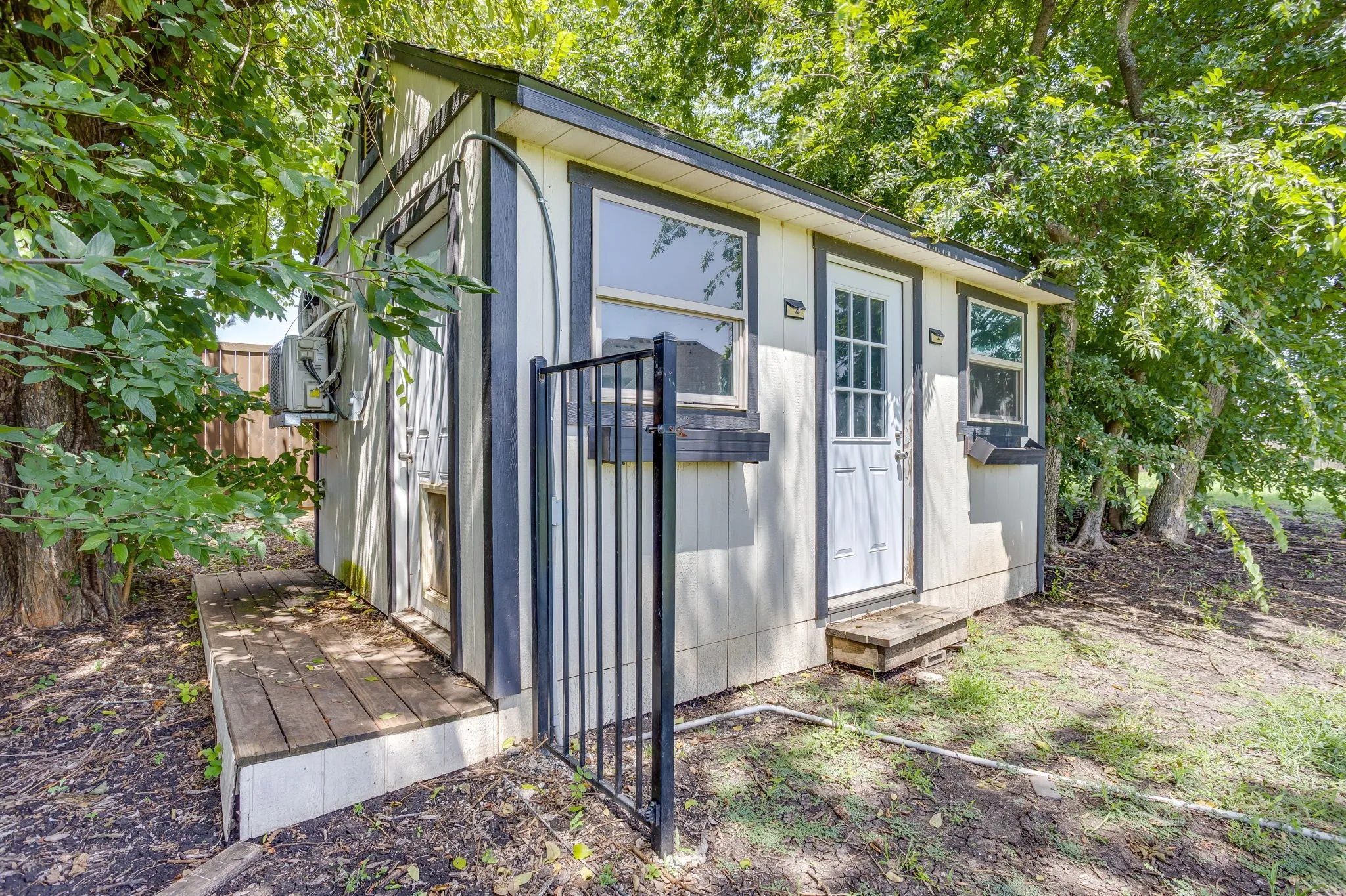 Single Family Residence For Sale in Ellis County , 651 Bandera Drive, Waxahachie, Texas 75167, 6 Bedroom, 4 Bathroom, 4 Garage spaces, 5,888 Sqft, built in 2020, mls#21336198, Real Estate Agent in Waxahachie, Homes For Sale in Ellis county, Homes For Sale in Waxahachie, Realtor in Waxahachie Texas, Real Estate Brokerage Independent Realty Texas, Luminita Cordes Realtor