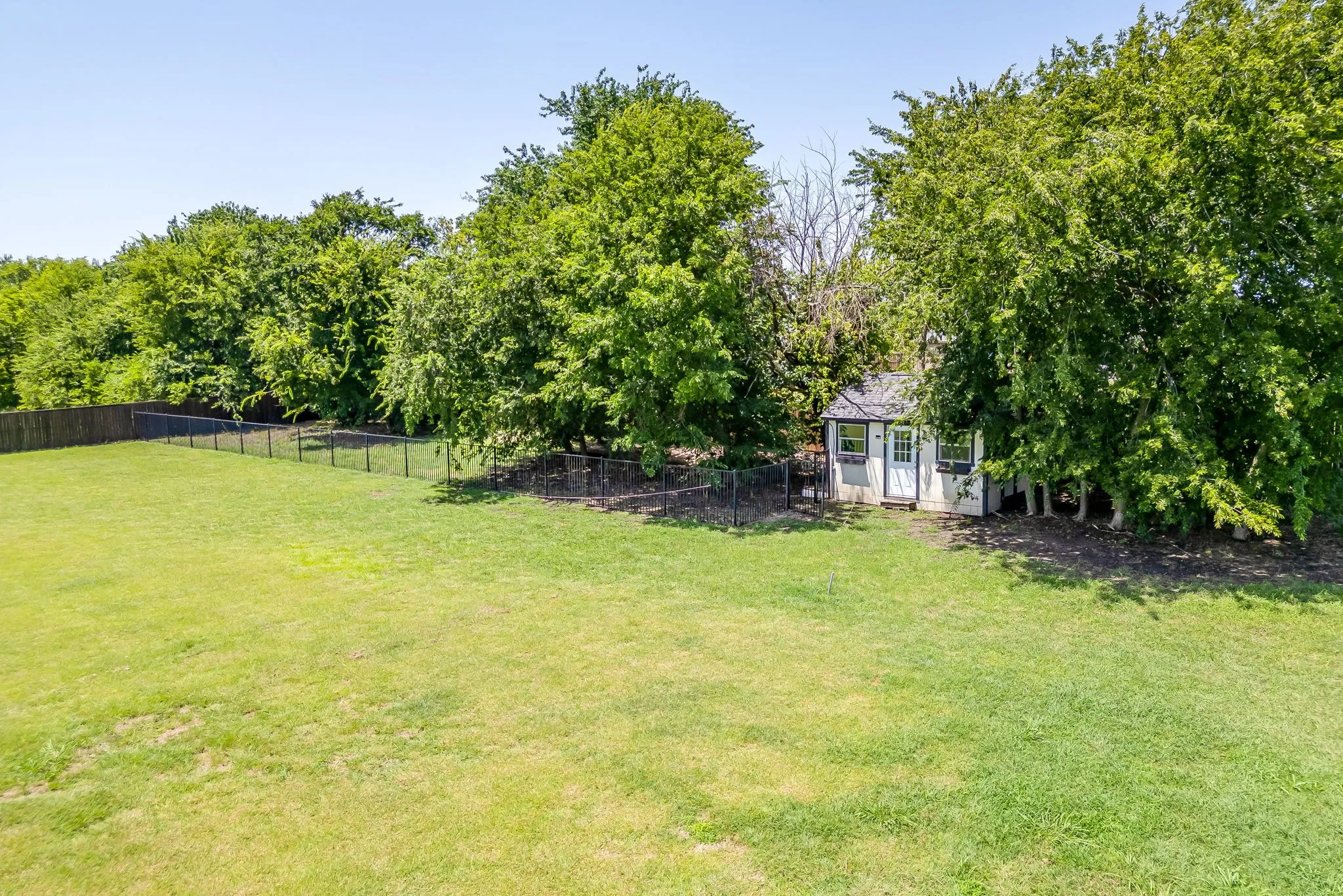 Single Family Residence For Sale in Ellis County , 651 Bandera Drive, Waxahachie, Texas 75167, 6 Bedroom, 4 Bathroom, 4 Garage spaces, 5,888 Sqft, built in 2020, mls#21336198, Real Estate Agent in Waxahachie, Homes For Sale in Ellis county, Homes For Sale in Waxahachie, Realtor in Waxahachie Texas, Real Estate Brokerage Independent Realty Texas, Luminita Cordes Realtor
