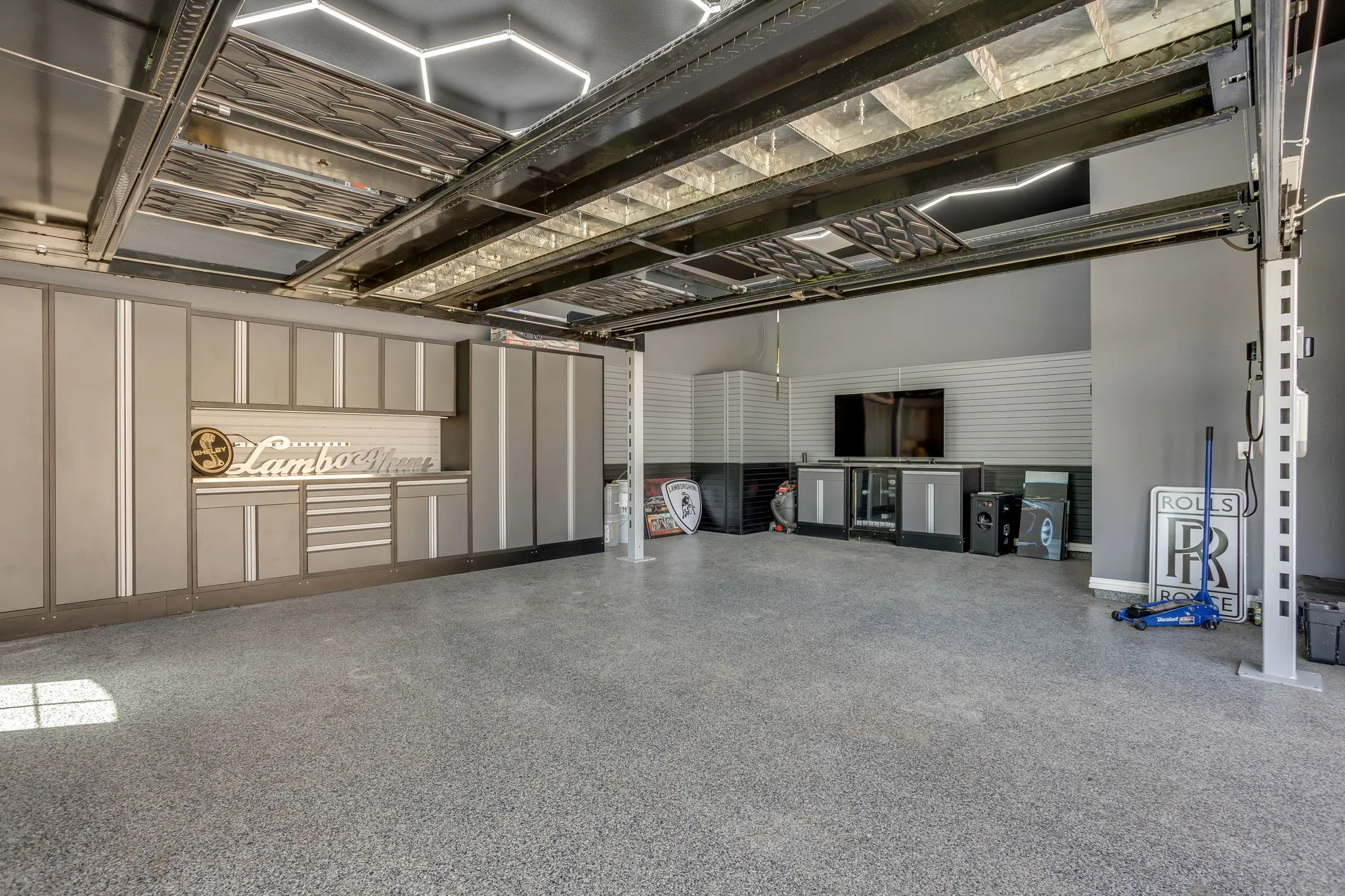 Single Family Residence For Sale in Ellis County , 651 Bandera Drive, Waxahachie, Texas 75167, 6 Bedroom, 4 Bathroom, 4 Garage spaces, 5,888 Sqft, built in 2020, mls#21336198, Real Estate Agent in Waxahachie, Homes For Sale in Ellis county, Homes For Sale in Waxahachie, Realtor in Waxahachie Texas, Real Estate Brokerage Independent Realty Texas, Luminita Cordes Realtor