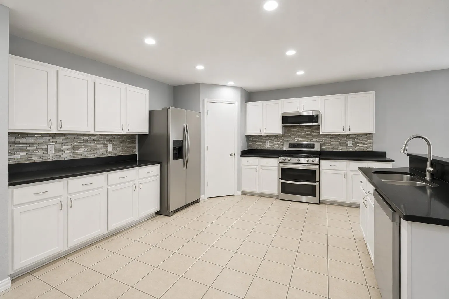 Single Family Residence For Sale in Denton County , 2301 Chestnut Drive, Little Elm, Texas 75068, 5 Bedroom, 4 Bathroom, 2 Garage spaces, 3,574 Sqft, built in 2001, mls#21341537, Real Estate Agent in Little Elm, Homes For Sale in Denton county, Homes For Sale in Little Elm, Realtor in Little Elm Texas, Real Estate Brokerage Independent Realty Texas, Luminita Cordes Realtor