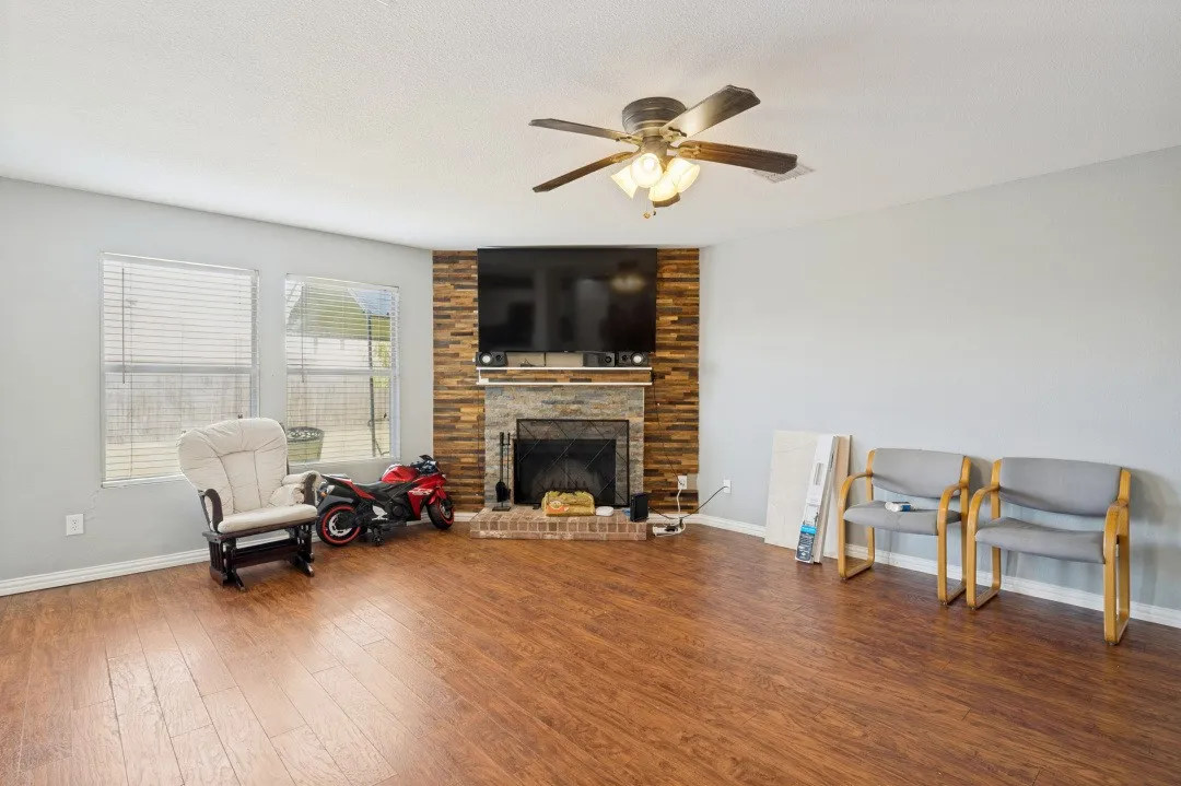 Single Family Residence For Sale in Denton County , 2301 Chestnut Drive, Little Elm, Texas 75068, 5 Bedroom, 4 Bathroom, 2 Garage spaces, 3,574 Sqft, built in 2001, mls#21341537, Real Estate Agent in Little Elm, Homes For Sale in Denton county, Homes For Sale in Little Elm, Realtor in Little Elm Texas, Real Estate Brokerage Independent Realty Texas, Luminita Cordes Realtor