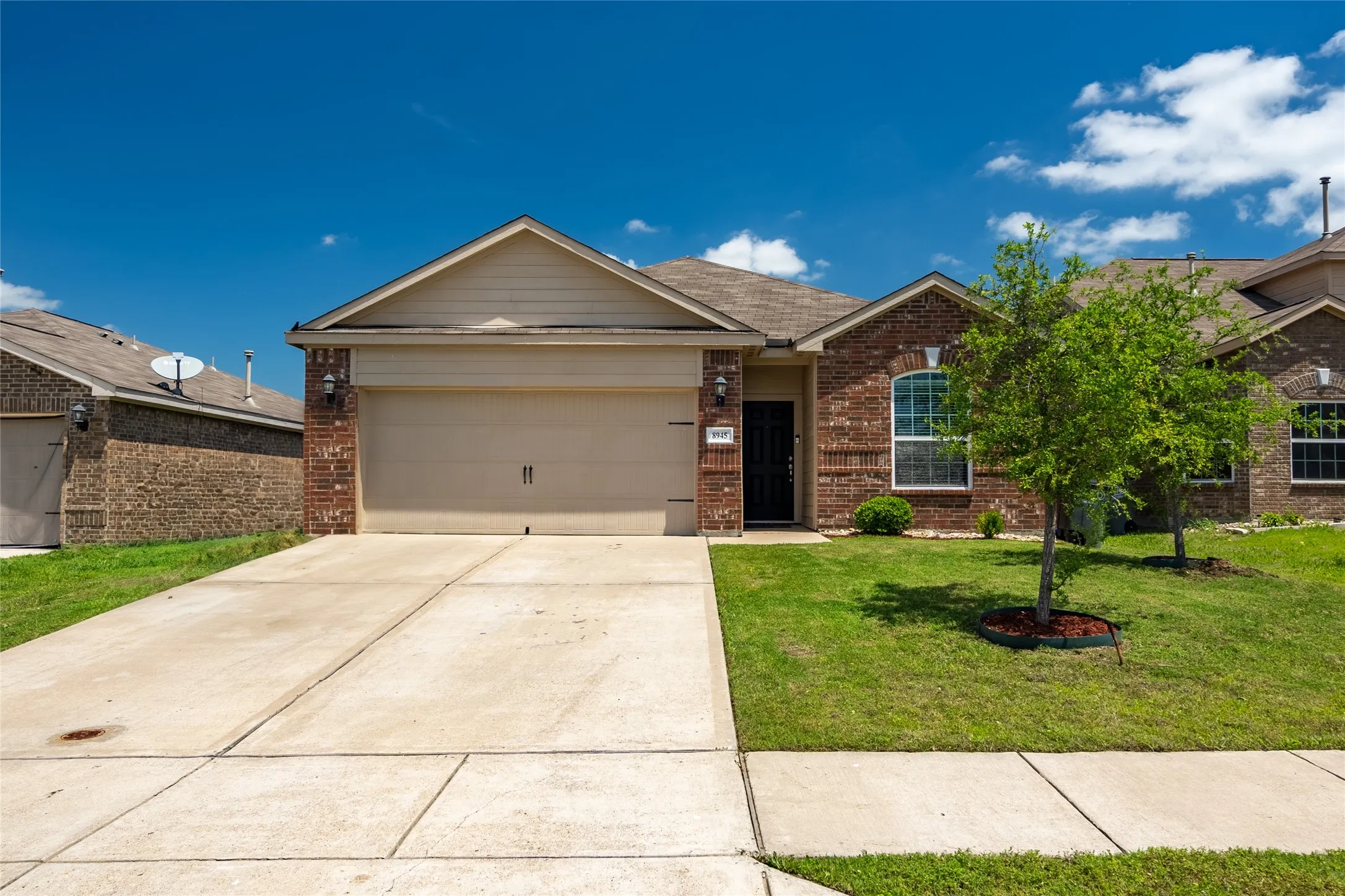 Single Family Residence For Sale in Kaufman County , 8945 Black Haw Street, Forney, Texas 75126, 3 Bedroom, 2 Bathroom, 2 Garage spaces, 1,597 Sqft, built in 2017, mls#21339867, Real Estate Agent in Forney, Homes For Sale in Kaufman county, Homes For Sale in Forney, Realtor in Forney Texas, Real Estate Brokerage Independent Realty Texas, Luminita Cordes Realtor