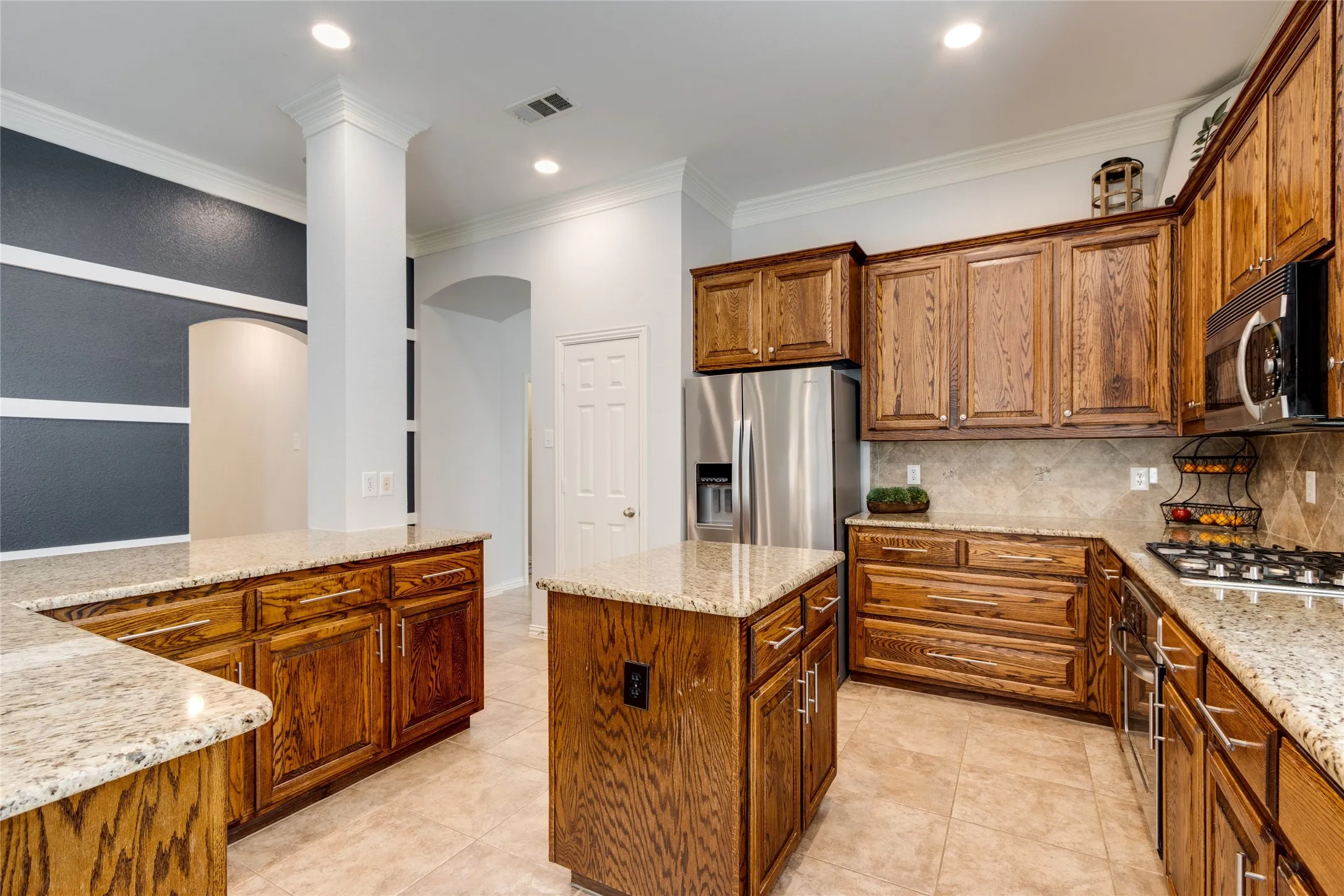 Single Family Residence For Sale in Denton County , 1237 Burnett Drive, Lantana, Texas 76226, 4 Bedroom, 3 Bathroom, 2 Garage spaces, 2,823 Sqft, built in 2007, mls#21341381, Real Estate Agent in Lantana, Homes For Sale in Denton county, Homes For Sale in Lantana, Realtor in Lantana Texas, Real Estate Brokerage Independent Realty Texas, Luminita Cordes Realtor
