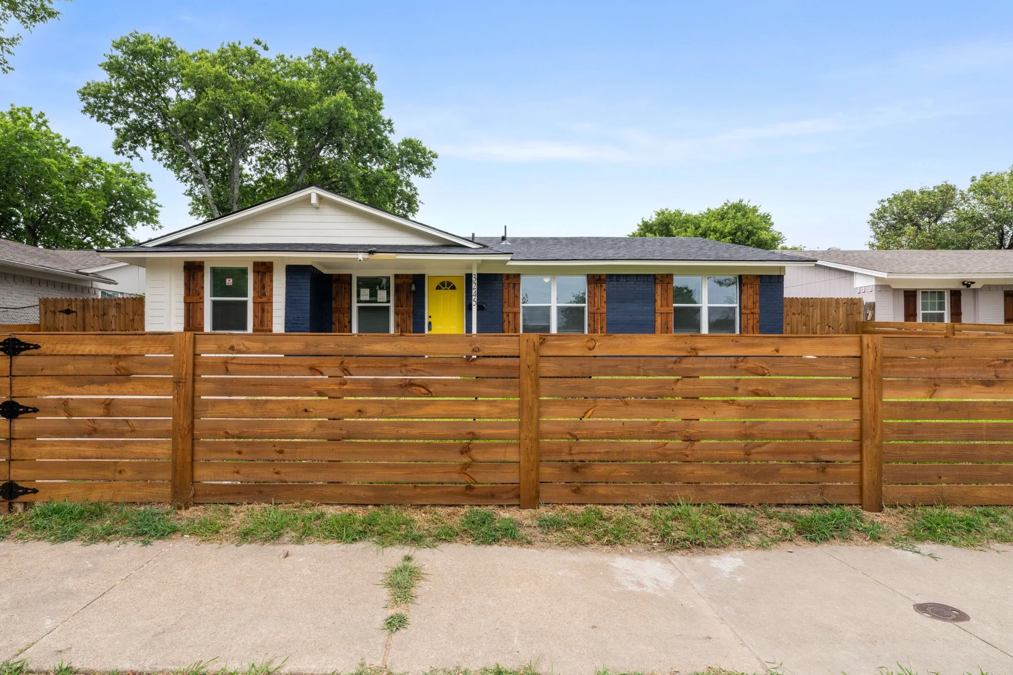 Single Family Residence For Sale in Dallas County , 3245 Pacesetter Drive, Dallas, Texas 75241, 4 Bedroom, 3 Bathroom, Garage spaces, 1,518 Sqft, built in 1973, mls#21337364, Real Estate Agent in Dallas, Homes For Sale in Dallas county, Homes For Sale in Dallas, Realtor in Dallas Texas, Real Estate Brokerage Independent Realty Texas, Luminita Cordes Realtor