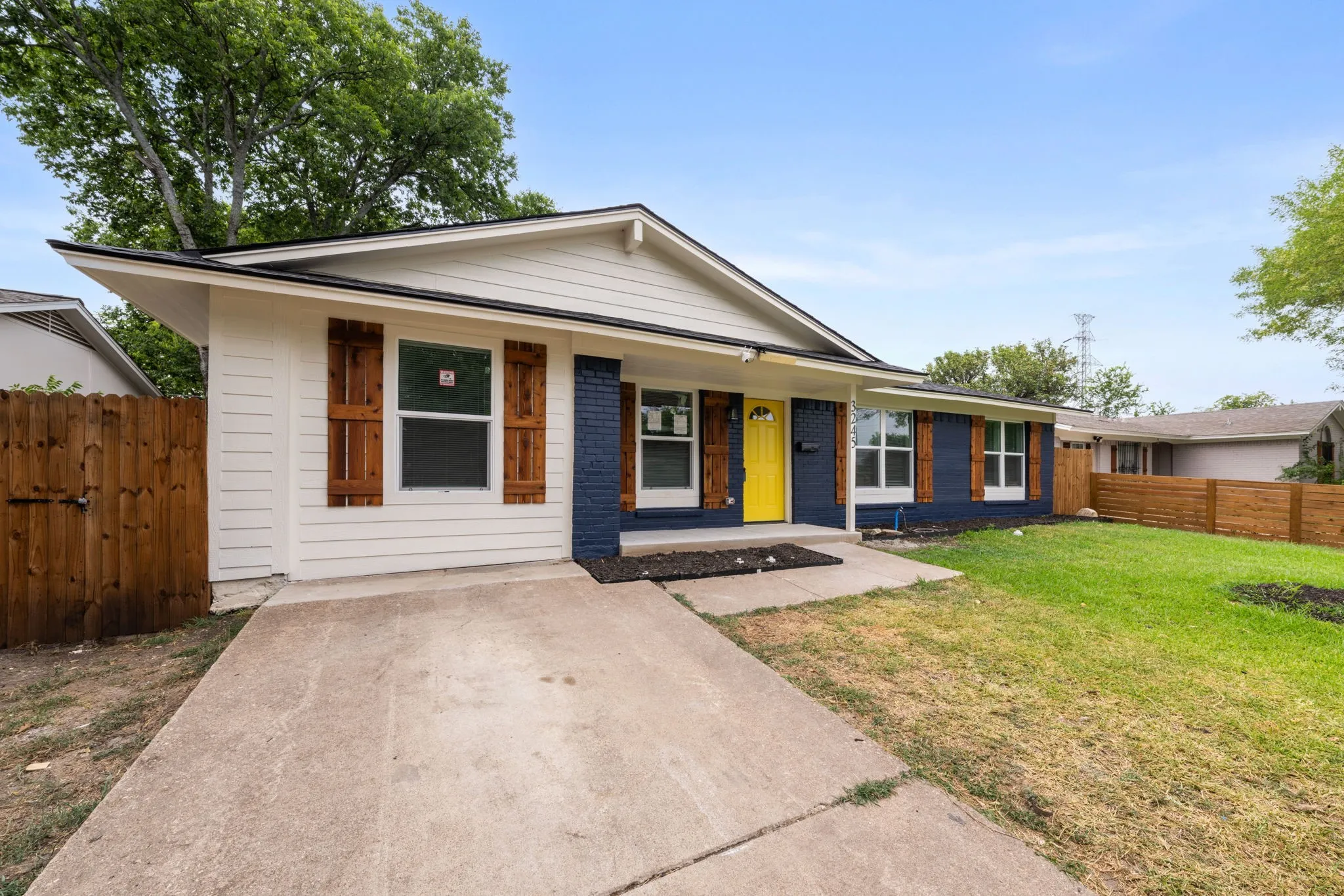 Single Family Residence For Sale in Dallas County , 3245 Pacesetter Drive, Dallas, Texas 75241, 4 Bedroom, 3 Bathroom, Garage spaces, 1,518 Sqft, built in 1973, mls#21337364, Real Estate Agent in Dallas, Homes For Sale in Dallas county, Homes For Sale in Dallas, Realtor in Dallas Texas, Real Estate Brokerage Independent Realty Texas, Luminita Cordes Realtor