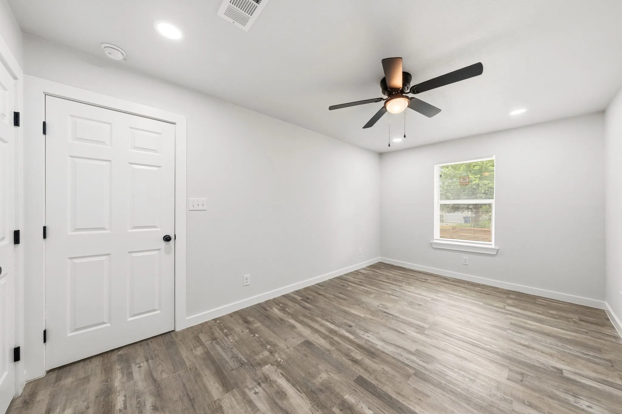Single Family Residence For Sale in Dallas County , 3245 Pacesetter Drive, Dallas, Texas 75241, 4 Bedroom, 3 Bathroom, Garage spaces, 1,518 Sqft, built in 1973, mls#21337364, Real Estate Agent in Dallas, Homes For Sale in Dallas county, Homes For Sale in Dallas, Realtor in Dallas Texas, Real Estate Brokerage Independent Realty Texas, Luminita Cordes Realtor