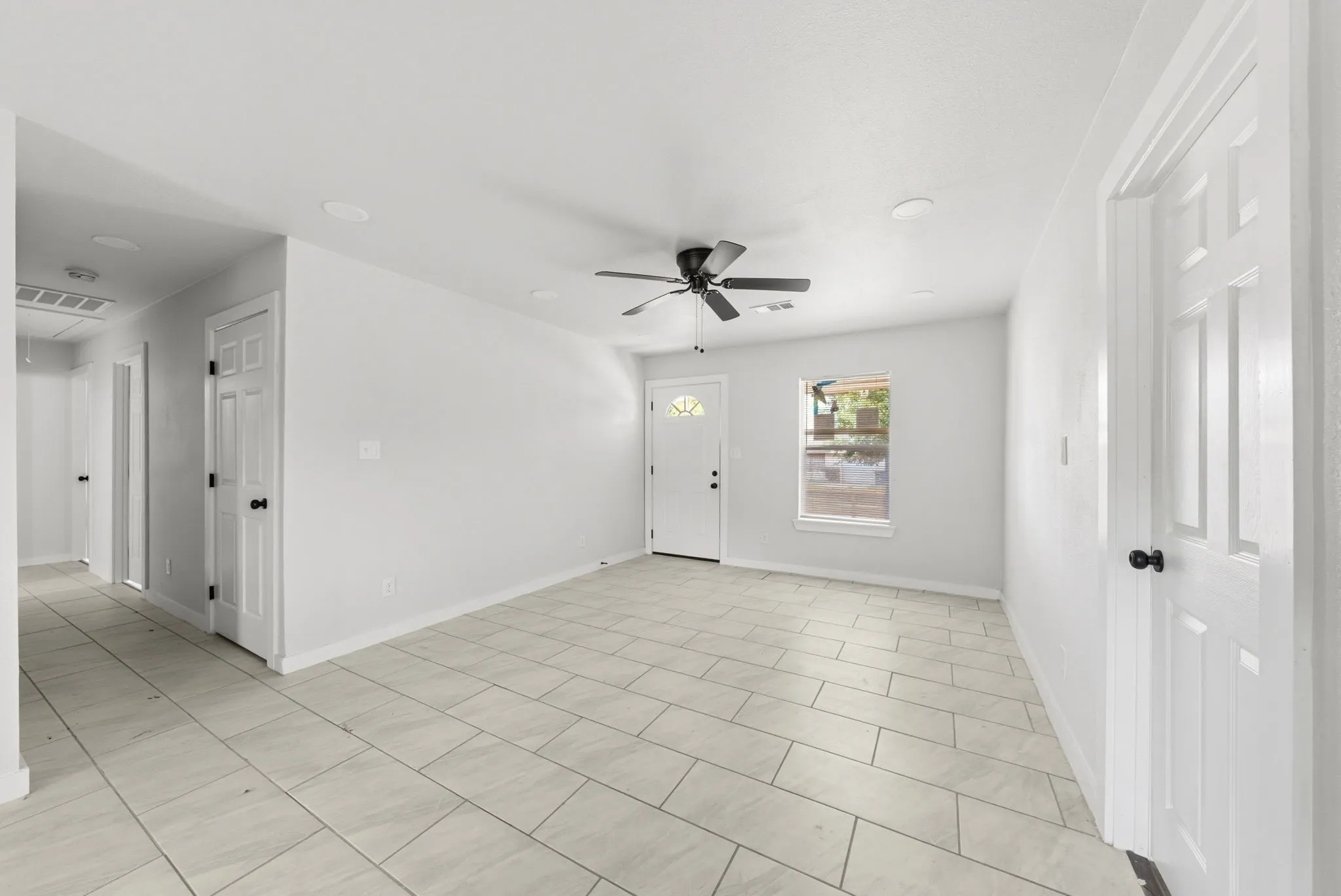 Single Family Residence For Sale in Dallas County , 3245 Pacesetter Drive, Dallas, Texas 75241, 4 Bedroom, 3 Bathroom, Garage spaces, 1,518 Sqft, built in 1973, mls#21337364, Real Estate Agent in Dallas, Homes For Sale in Dallas county, Homes For Sale in Dallas, Realtor in Dallas Texas, Real Estate Brokerage Independent Realty Texas, Luminita Cordes Realtor