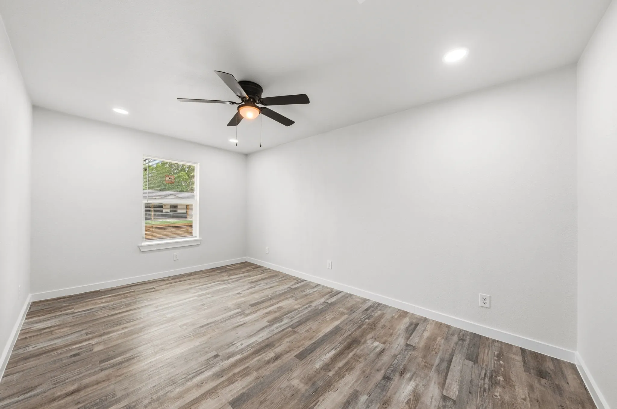 Single Family Residence For Sale in Dallas County , 3245 Pacesetter Drive, Dallas, Texas 75241, 4 Bedroom, 3 Bathroom, Garage spaces, 1,518 Sqft, built in 1973, mls#21337364, Real Estate Agent in Dallas, Homes For Sale in Dallas county, Homes For Sale in Dallas, Realtor in Dallas Texas, Real Estate Brokerage Independent Realty Texas, Luminita Cordes Realtor
