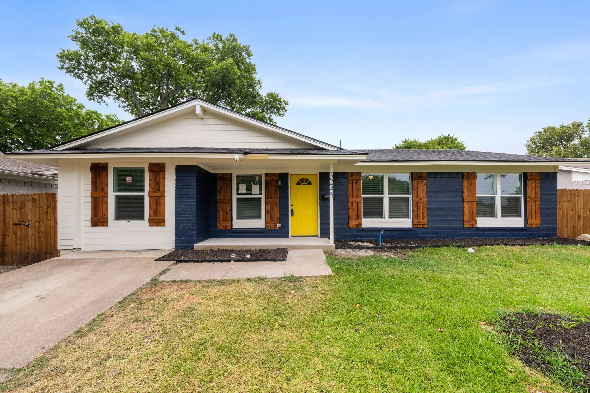 Single Family Residence For Sale in Dallas County , 3245 Pacesetter Drive, Dallas, Texas 75241, 4 Bedroom, 3 Bathroom, Garage spaces, 1,518 Sqft, built in 1973, mls#21337364, Real Estate Agent in Dallas, Homes For Sale in Dallas county, Homes For Sale in Dallas, Realtor in Dallas Texas, Real Estate Brokerage Independent Realty Texas, Luminita Cordes Realtor