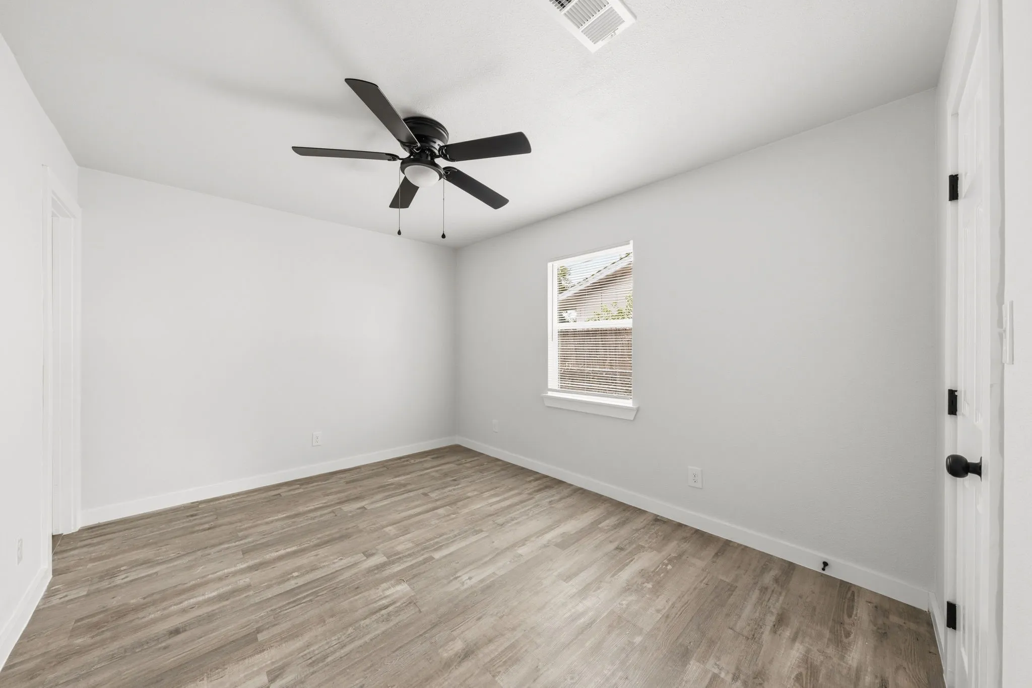 Single Family Residence For Sale in Dallas County , 3245 Pacesetter Drive, Dallas, Texas 75241, 4 Bedroom, 3 Bathroom, Garage spaces, 1,518 Sqft, built in 1973, mls#21337364, Real Estate Agent in Dallas, Homes For Sale in Dallas county, Homes For Sale in Dallas, Realtor in Dallas Texas, Real Estate Brokerage Independent Realty Texas, Luminita Cordes Realtor