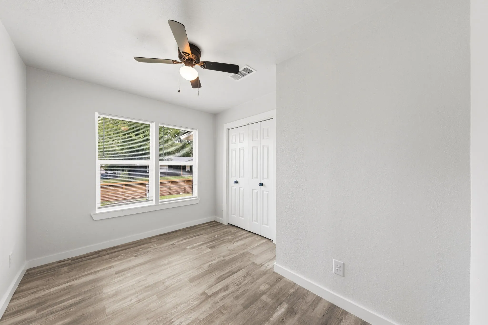 Single Family Residence For Sale in Dallas County , 3245 Pacesetter Drive, Dallas, Texas 75241, 4 Bedroom, 3 Bathroom, Garage spaces, 1,518 Sqft, built in 1973, mls#21337364, Real Estate Agent in Dallas, Homes For Sale in Dallas county, Homes For Sale in Dallas, Realtor in Dallas Texas, Real Estate Brokerage Independent Realty Texas, Luminita Cordes Realtor