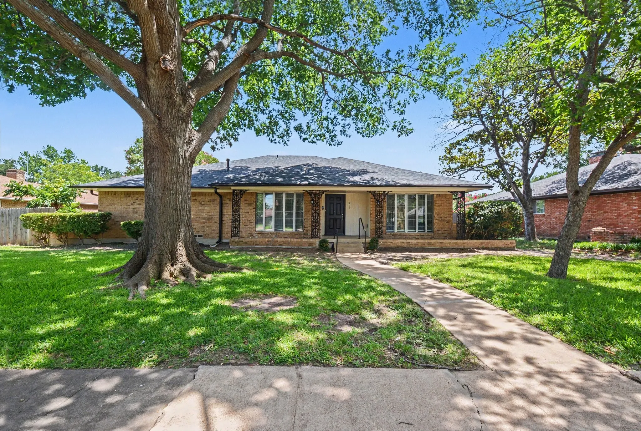 Single Family Residence For Sale in Dallas County , 914 Bromwich Street, Garland, Texas 75040, 4 Bedroom, 3 Bathroom, 2 Garage spaces, 2,264 Sqft, built in 1971, mls#21341025, Real Estate Agent in Garland, Homes For Sale in Dallas county, Homes For Sale in Garland, Realtor in Garland Texas, Real Estate Brokerage Independent Realty Texas, Luminita Cordes Realtor