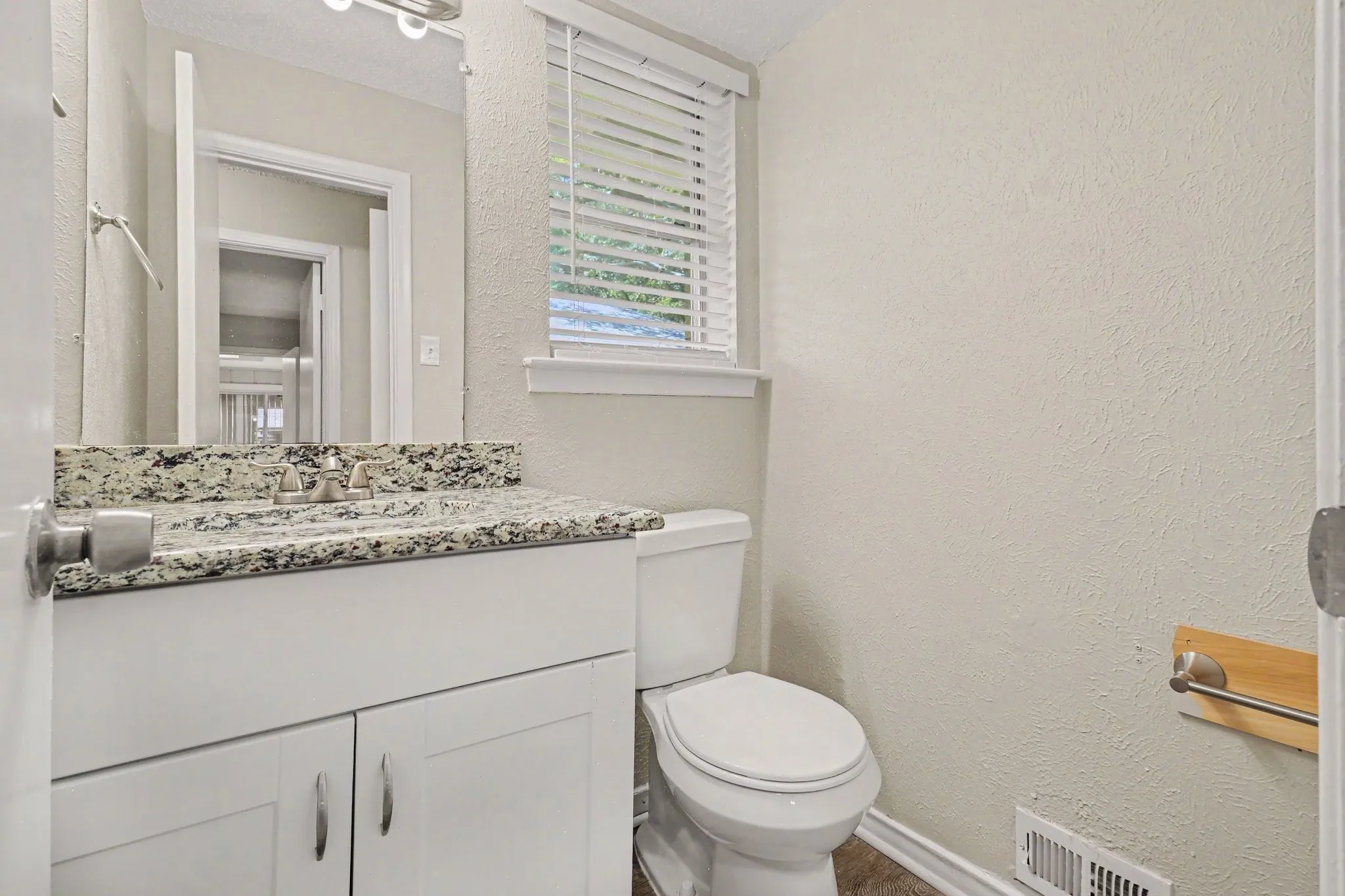 Single Family Residence For Sale in Dallas County , 914 Bromwich Street, Garland, Texas 75040, 4 Bedroom, 3 Bathroom, 2 Garage spaces, 2,264 Sqft, built in 1971, mls#21341025, Real Estate Agent in Garland, Homes For Sale in Dallas county, Homes For Sale in Garland, Realtor in Garland Texas, Real Estate Brokerage Independent Realty Texas, Luminita Cordes Realtor