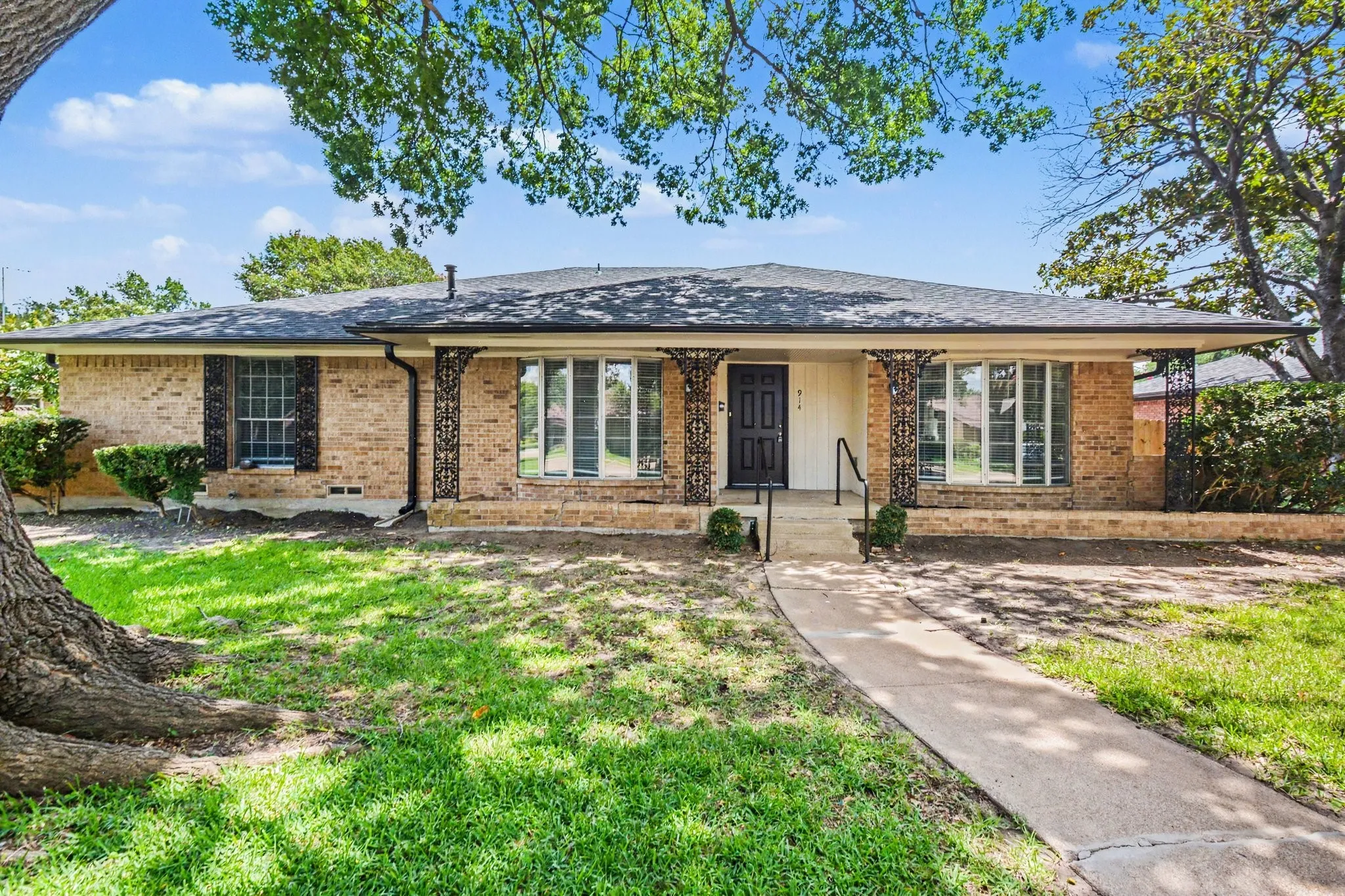 Single Family Residence For Sale in Dallas County , 914 Bromwich Street, Garland, Texas 75040, 4 Bedroom, 3 Bathroom, 2 Garage spaces, 2,264 Sqft, built in 1971, mls#21341025, Real Estate Agent in Garland, Homes For Sale in Dallas county, Homes For Sale in Garland, Realtor in Garland Texas, Real Estate Brokerage Independent Realty Texas, Luminita Cordes Realtor