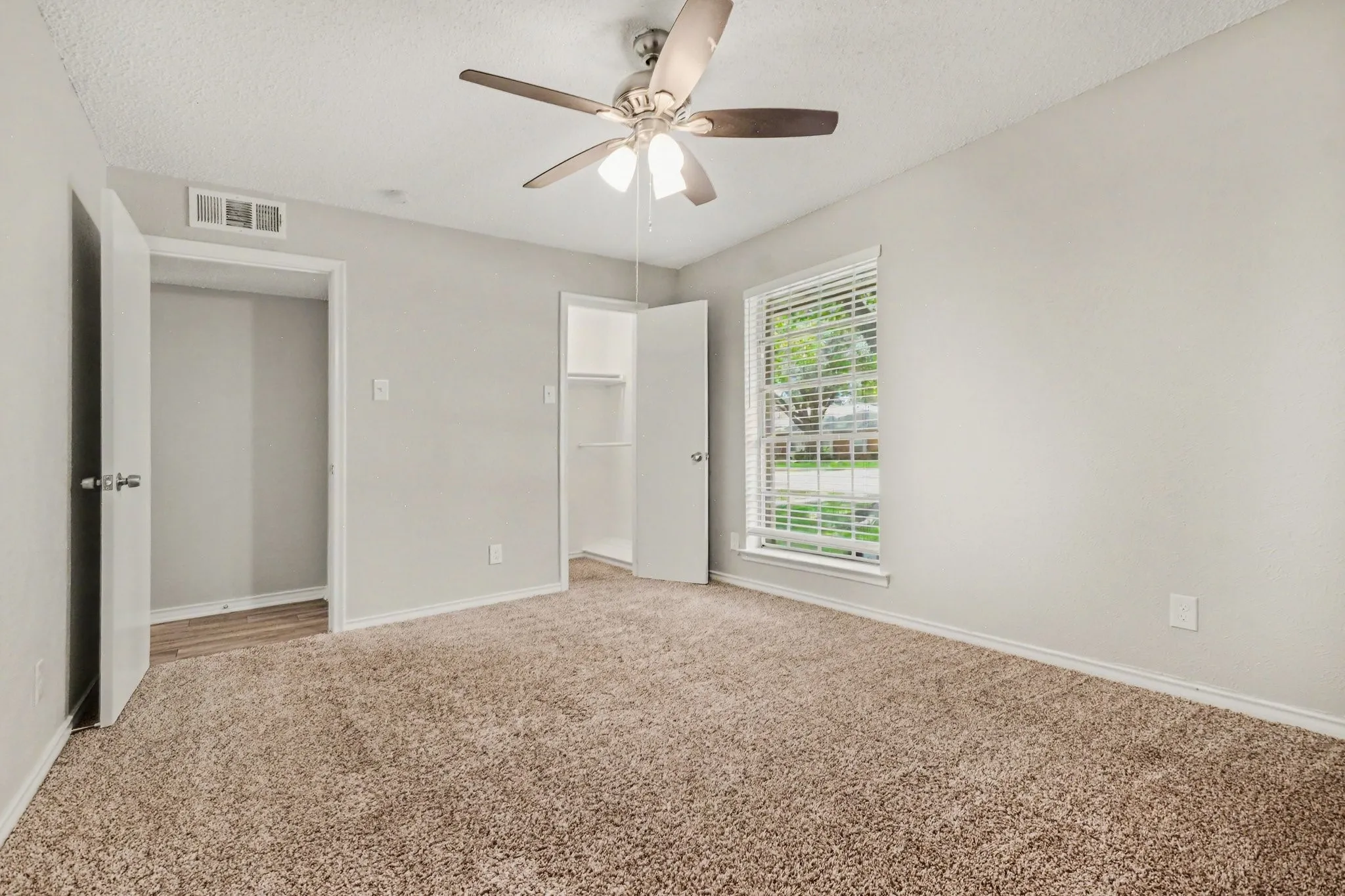 Single Family Residence For Sale in Dallas County , 914 Bromwich Street, Garland, Texas 75040, 4 Bedroom, 3 Bathroom, 2 Garage spaces, 2,264 Sqft, built in 1971, mls#21341025, Real Estate Agent in Garland, Homes For Sale in Dallas county, Homes For Sale in Garland, Realtor in Garland Texas, Real Estate Brokerage Independent Realty Texas, Luminita Cordes Realtor