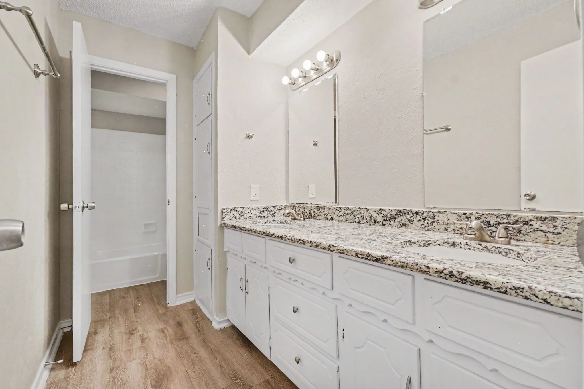 Single Family Residence For Sale in Dallas County , 914 Bromwich Street, Garland, Texas 75040, 4 Bedroom, 3 Bathroom, 2 Garage spaces, 2,264 Sqft, built in 1971, mls#21341025, Real Estate Agent in Garland, Homes For Sale in Dallas county, Homes For Sale in Garland, Realtor in Garland Texas, Real Estate Brokerage Independent Realty Texas, Luminita Cordes Realtor