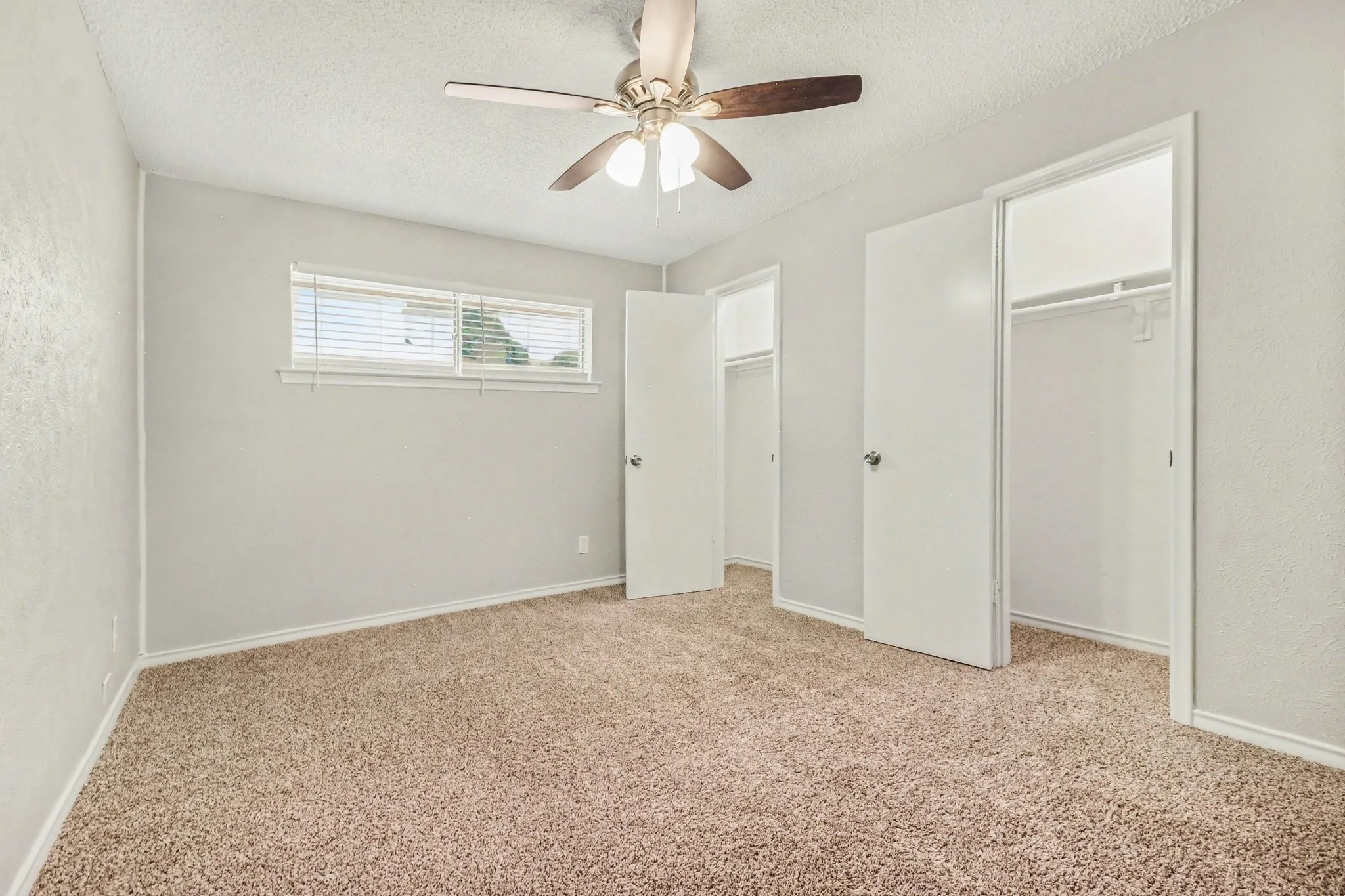Single Family Residence For Sale in Dallas County , 914 Bromwich Street, Garland, Texas 75040, 4 Bedroom, 3 Bathroom, 2 Garage spaces, 2,264 Sqft, built in 1971, mls#21341025, Real Estate Agent in Garland, Homes For Sale in Dallas county, Homes For Sale in Garland, Realtor in Garland Texas, Real Estate Brokerage Independent Realty Texas, Luminita Cordes Realtor