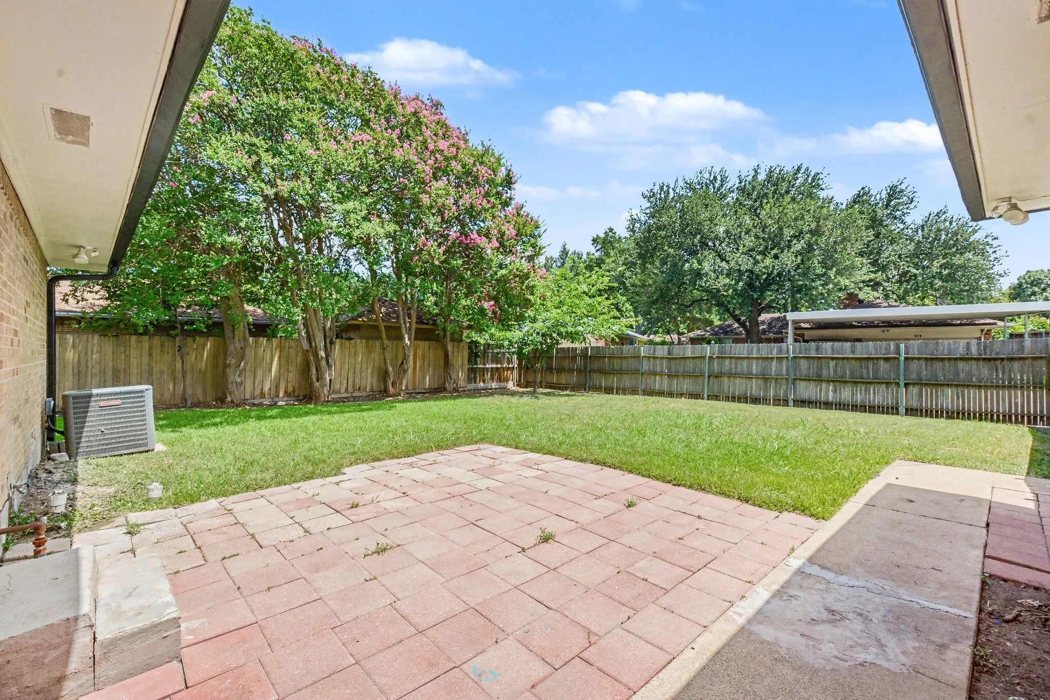Single Family Residence For Sale in Dallas County , 914 Bromwich Street, Garland, Texas 75040, 4 Bedroom, 3 Bathroom, 2 Garage spaces, 2,264 Sqft, built in 1971, mls#21341025, Real Estate Agent in Garland, Homes For Sale in Dallas county, Homes For Sale in Garland, Realtor in Garland Texas, Real Estate Brokerage Independent Realty Texas, Luminita Cordes Realtor