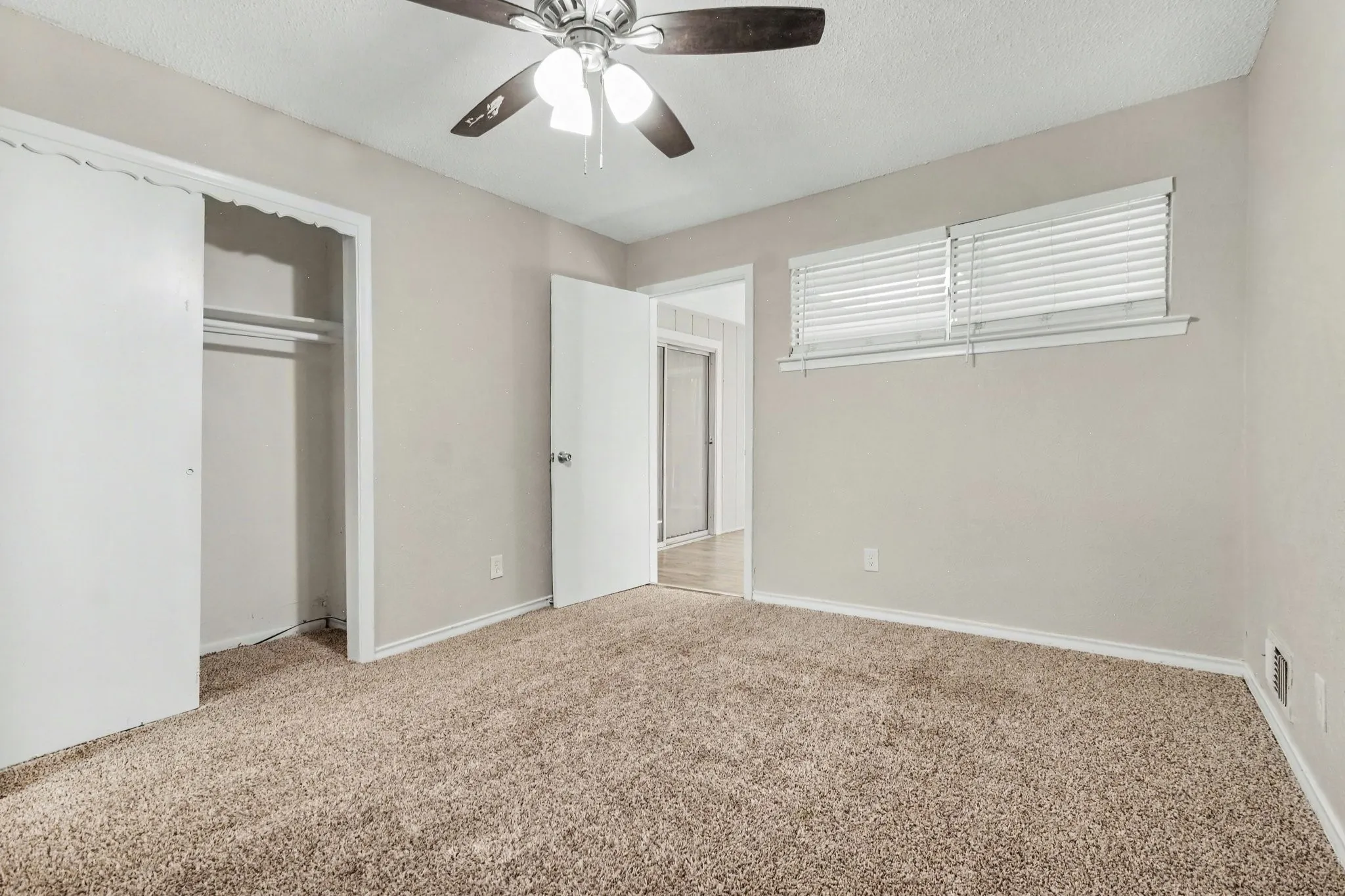 Single Family Residence For Sale in Dallas County , 914 Bromwich Street, Garland, Texas 75040, 4 Bedroom, 3 Bathroom, 2 Garage spaces, 2,264 Sqft, built in 1971, mls#21341025, Real Estate Agent in Garland, Homes For Sale in Dallas county, Homes For Sale in Garland, Realtor in Garland Texas, Real Estate Brokerage Independent Realty Texas, Luminita Cordes Realtor