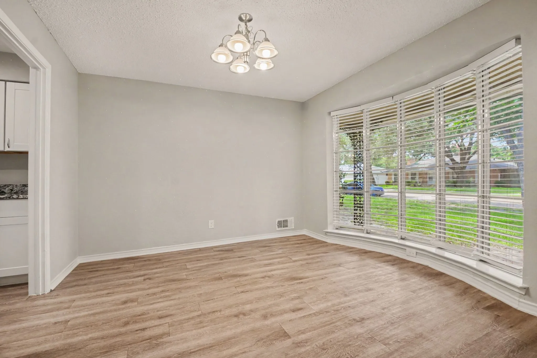 Single Family Residence For Sale in Dallas County , 914 Bromwich Street, Garland, Texas 75040, 4 Bedroom, 3 Bathroom, 2 Garage spaces, 2,264 Sqft, built in 1971, mls#21341025, Real Estate Agent in Garland, Homes For Sale in Dallas county, Homes For Sale in Garland, Realtor in Garland Texas, Real Estate Brokerage Independent Realty Texas, Luminita Cordes Realtor