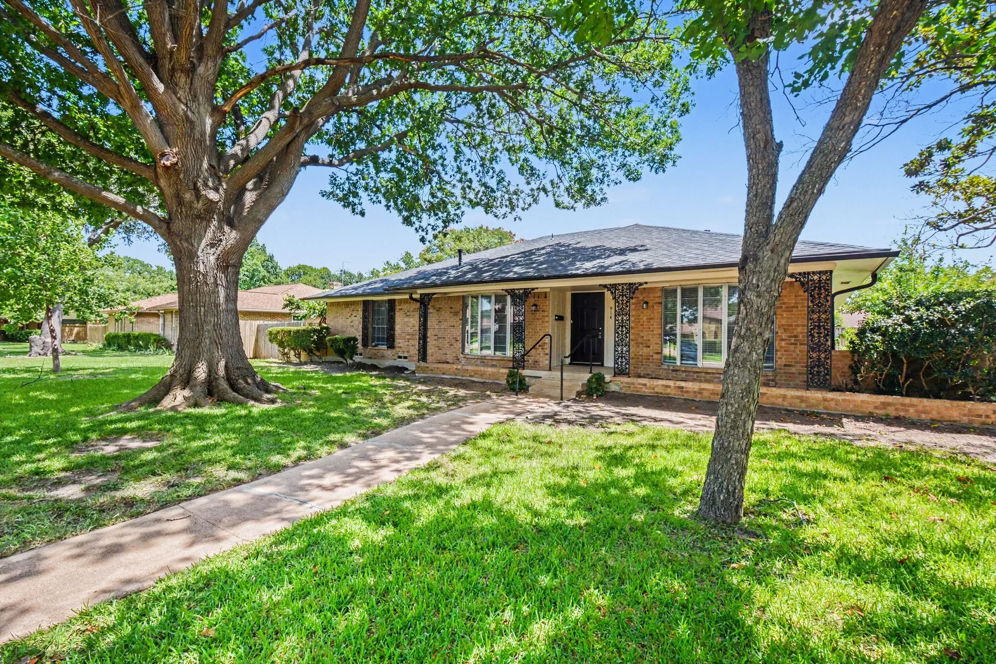 Single Family Residence For Sale in Dallas County , 914 Bromwich Street, Garland, Texas 75040, 4 Bedroom, 3 Bathroom, 2 Garage spaces, 2,264 Sqft, built in 1971, mls#21341025, Real Estate Agent in Garland, Homes For Sale in Dallas county, Homes For Sale in Garland, Realtor in Garland Texas, Real Estate Brokerage Independent Realty Texas, Luminita Cordes Realtor