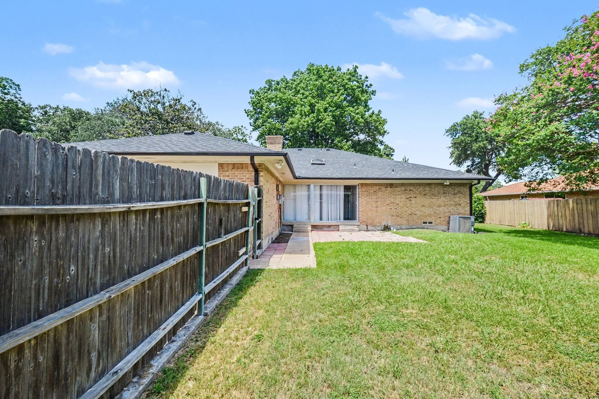 Single Family Residence For Sale in Dallas County , 914 Bromwich Street, Garland, Texas 75040, 4 Bedroom, 3 Bathroom, 2 Garage spaces, 2,264 Sqft, built in 1971, mls#21341025, Real Estate Agent in Garland, Homes For Sale in Dallas county, Homes For Sale in Garland, Realtor in Garland Texas, Real Estate Brokerage Independent Realty Texas, Luminita Cordes Realtor